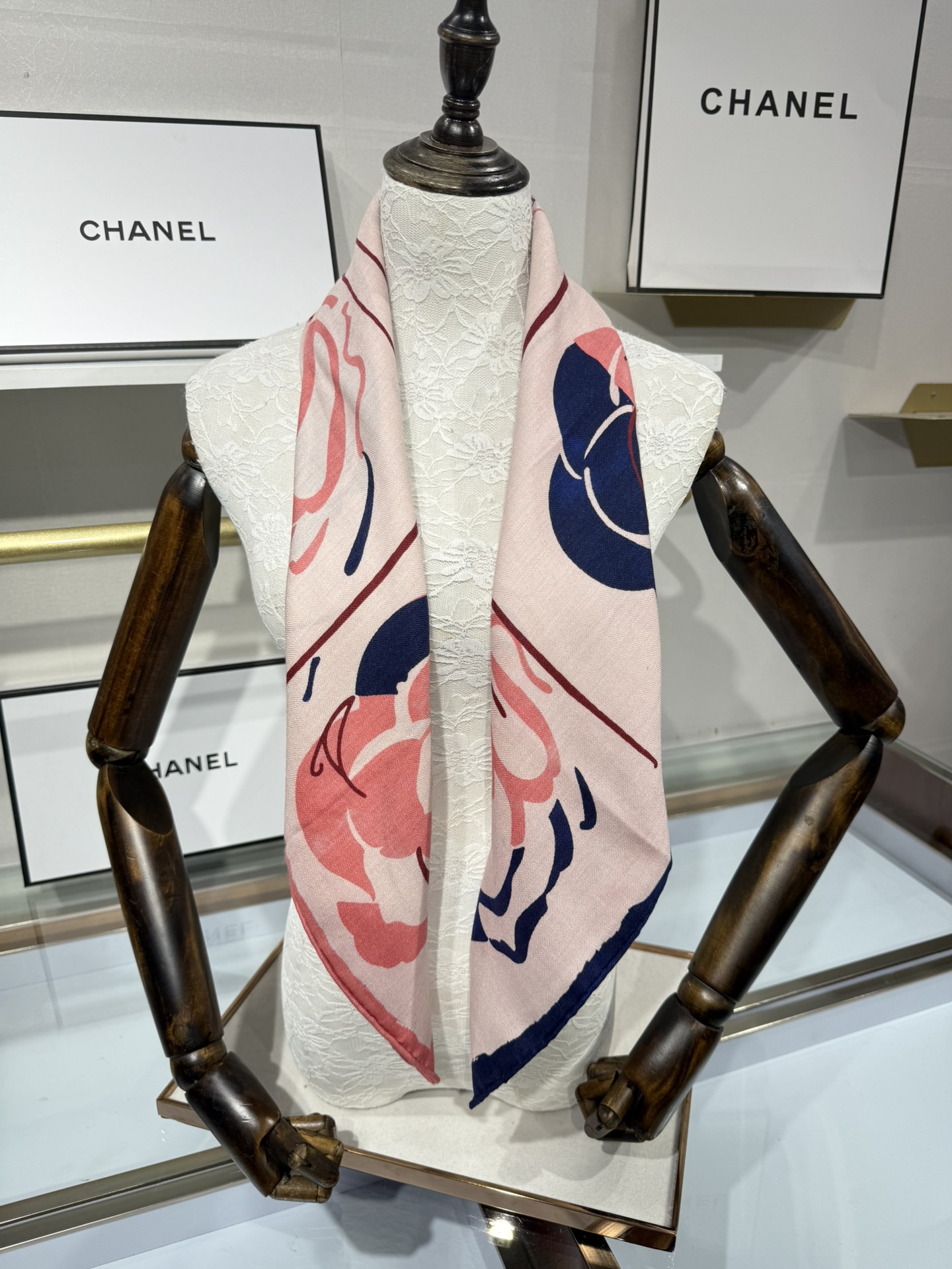 💟今年新出的双面同色新工艺。秋冬新款 小香山茶花90羊绒方巾‼️【高端 大爱 ‼️纯羊绒 婴儿触感舒服到