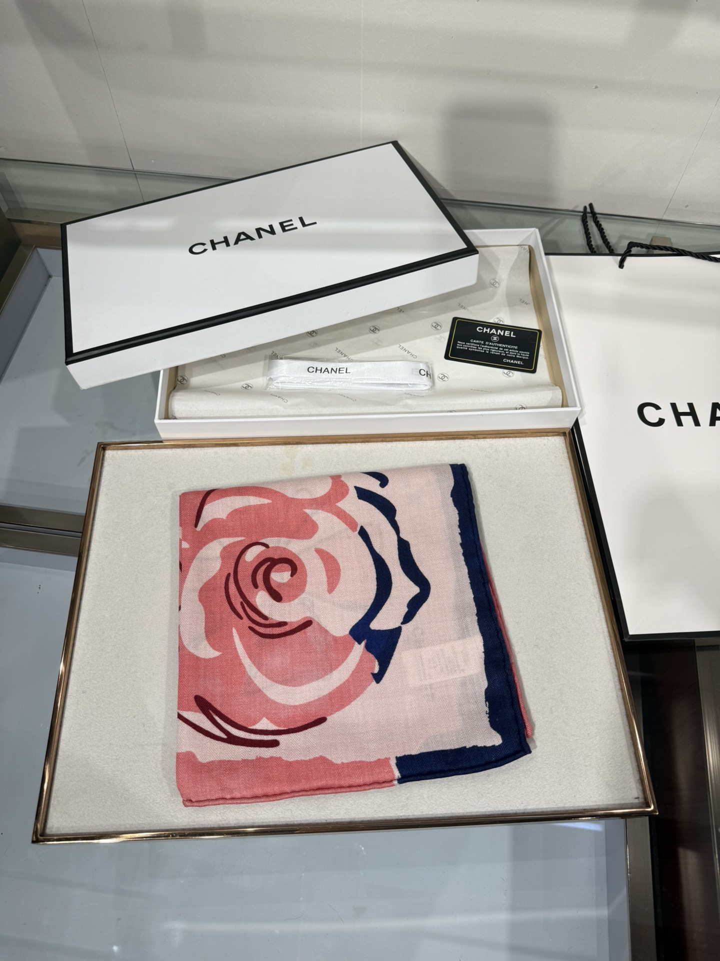 💟今年新出的双面同色新工艺。秋冬新款 小香山茶花90羊绒方巾‼️【高端 大爱 ‼️纯羊绒 婴儿触感舒服到