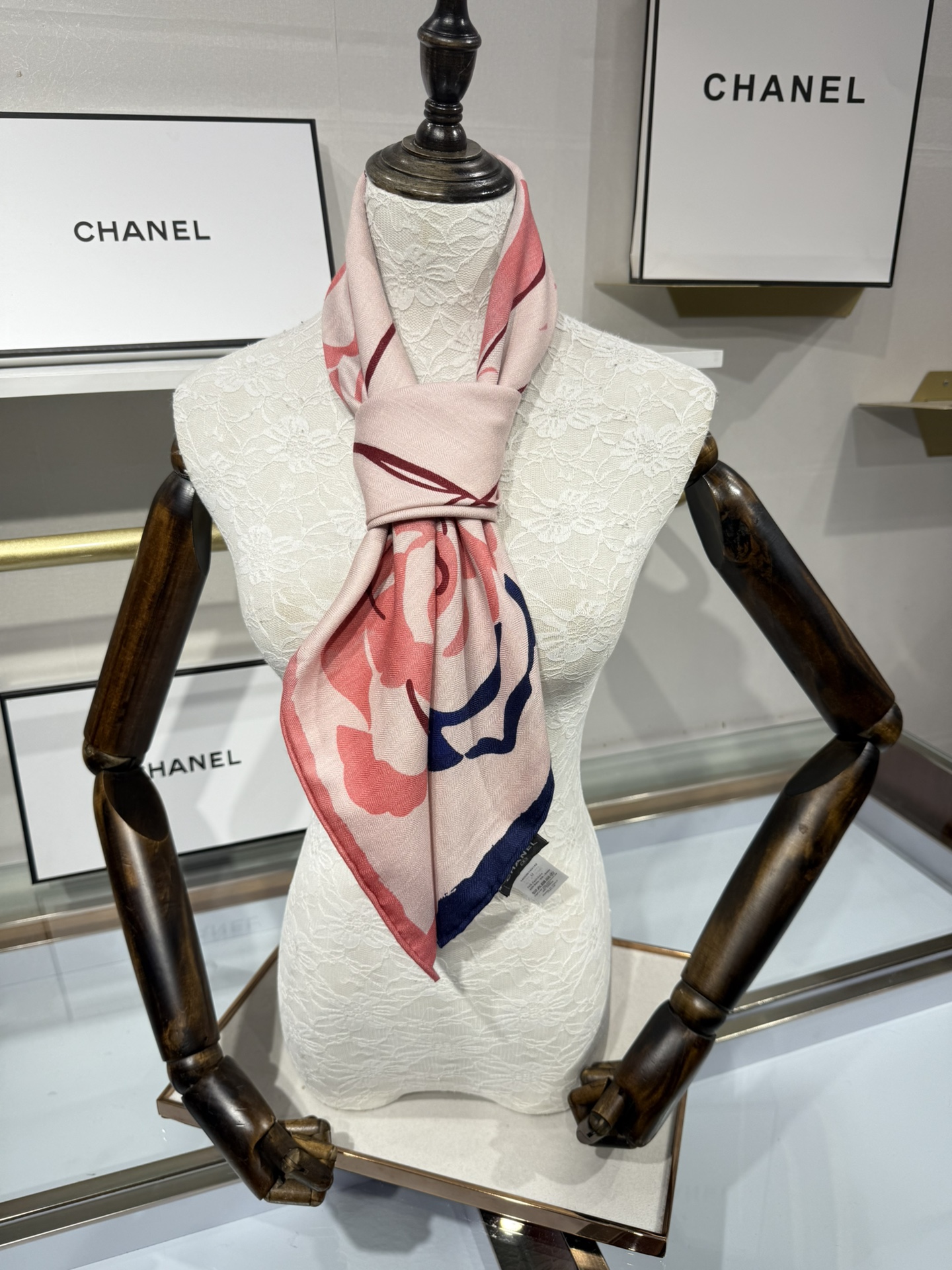 💟今年新出的双面同色新工艺。秋冬新款 小香山茶花90羊绒方巾‼️【高端 大爱 ‼️纯羊绒 婴儿触感舒服到