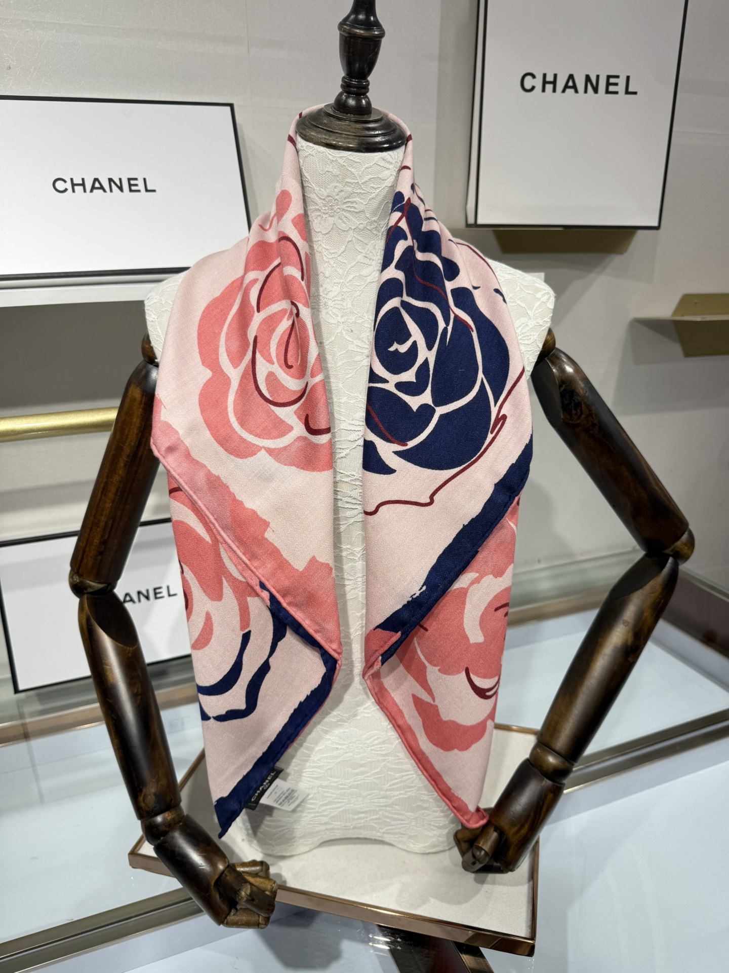 💟今年新出的双面同色新工艺。秋冬新款 小香山茶花90羊绒方巾‼️【高端 大爱 ‼️纯羊绒 婴儿触感舒服到