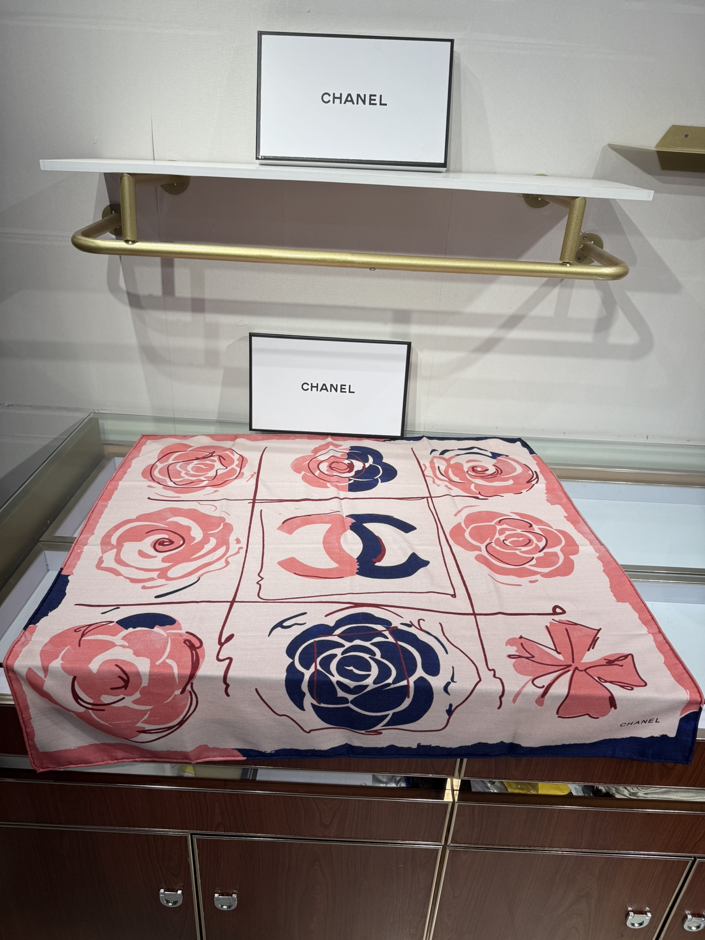 💟今年新出的双面同色新工艺。秋冬新款 小香山茶花90羊绒方巾‼️【高端 大爱 ‼️纯羊绒 婴儿触感舒服到