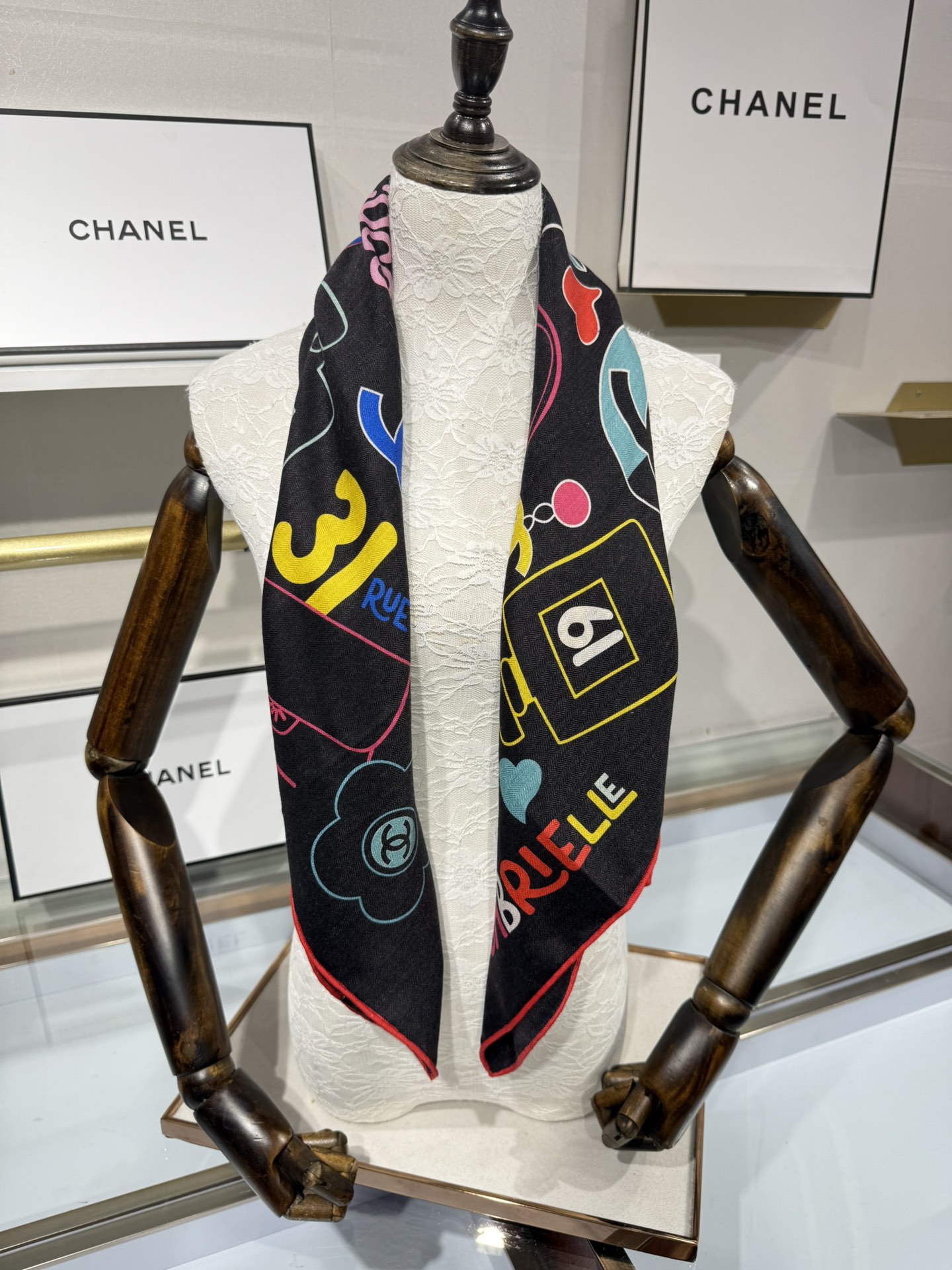 💟今年新出的双面同色新工艺。秋冬新款 小香山茶花90羊绒方巾‼️【高端 大爱 ‼️纯羊绒 婴儿触感舒服到