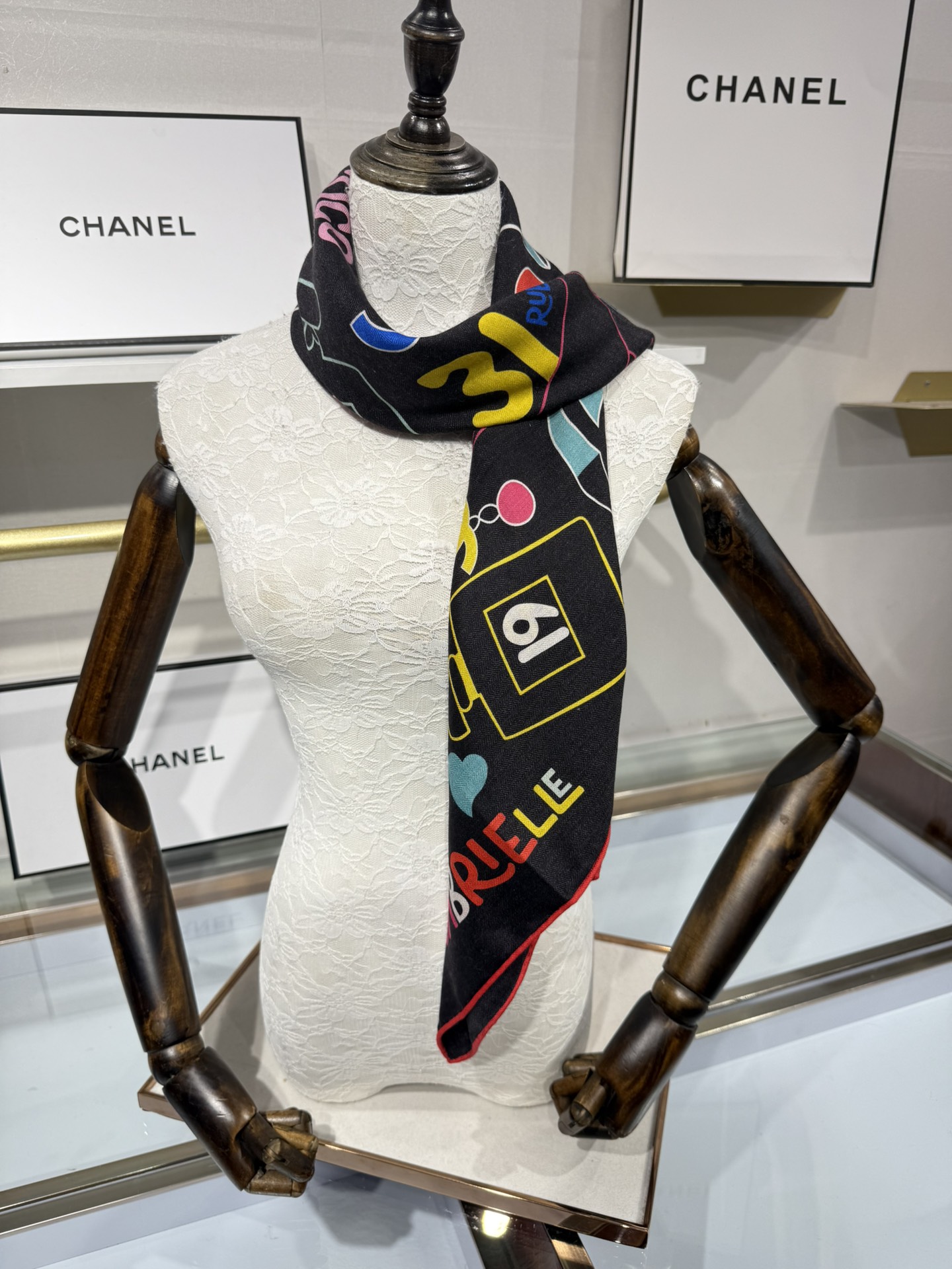 💟今年新出的双面同色新工艺。秋冬新款 小香山茶花90羊绒方巾‼️【高端 大爱 ‼️纯羊绒 婴儿触感舒服到