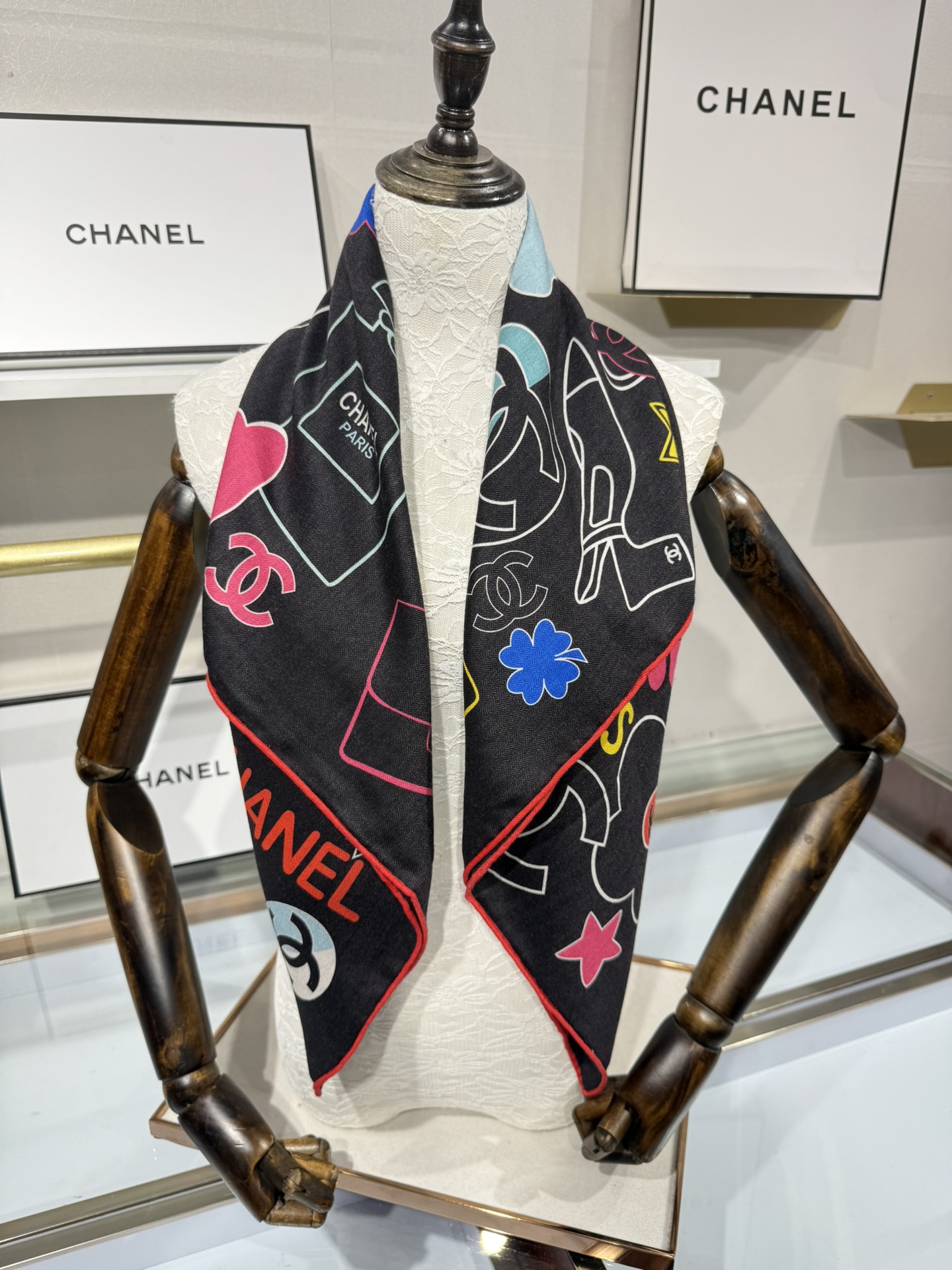 💟今年新出的双面同色新工艺。秋冬新款 小香山茶花90羊绒方巾‼️【高端 大爱 ‼️纯羊绒 婴儿触感舒服到