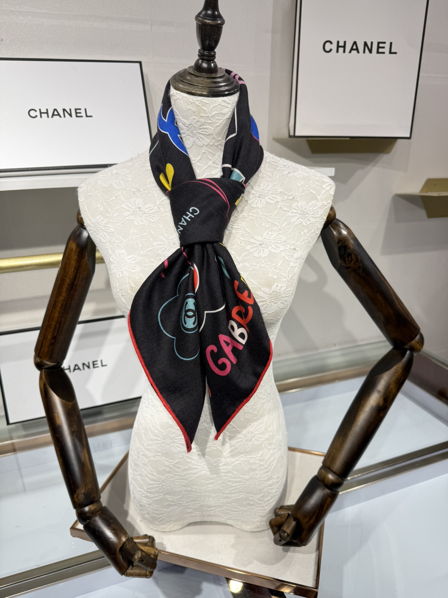 💟今年新出的双面同色新工艺。秋冬新款 小香山茶花90羊绒方巾‼️【高端 大爱 ‼️纯羊绒 婴儿触感舒服到