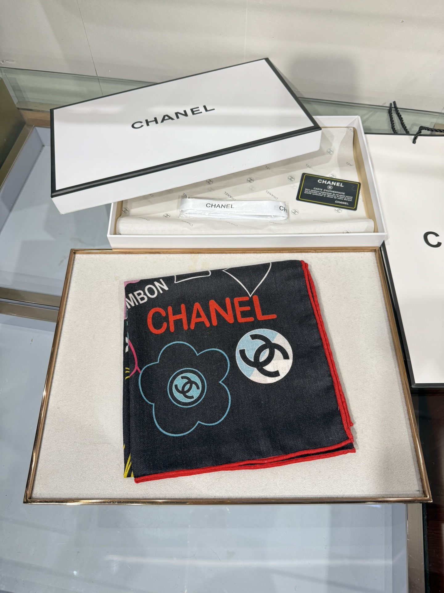 💟今年新出的双面同色新工艺。秋冬新款 小香山茶花90羊绒方巾‼️【高端 大爱 ‼️纯羊绒 婴儿触感舒服到