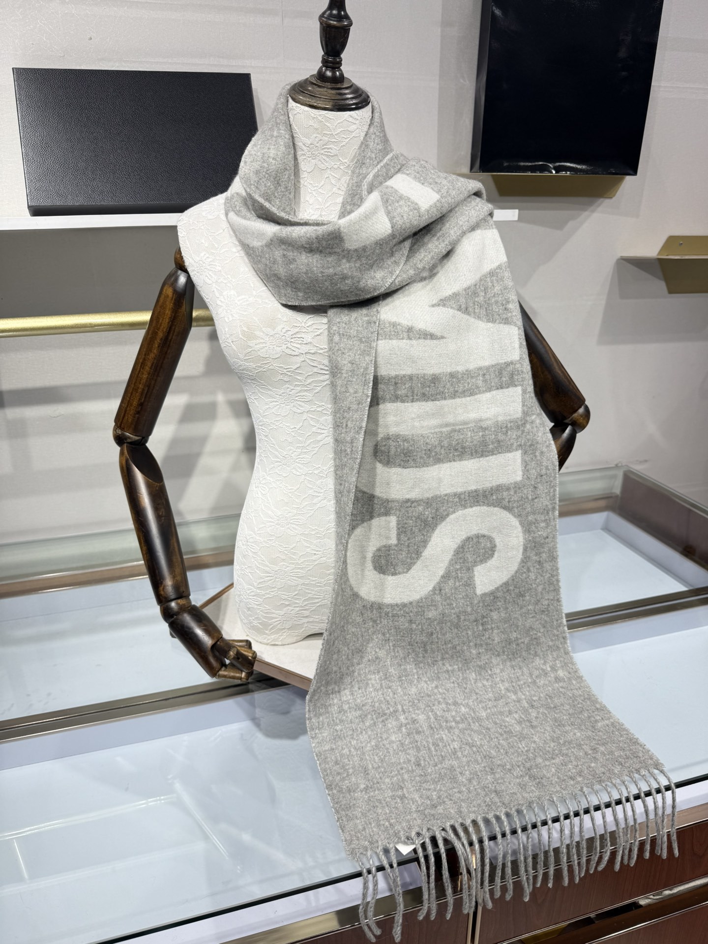 💟🧣JIL SANDER 围巾 温柔绽放的极简主义,从1968年起,一直坚守极简之风、性冷淡的设计:吉尔