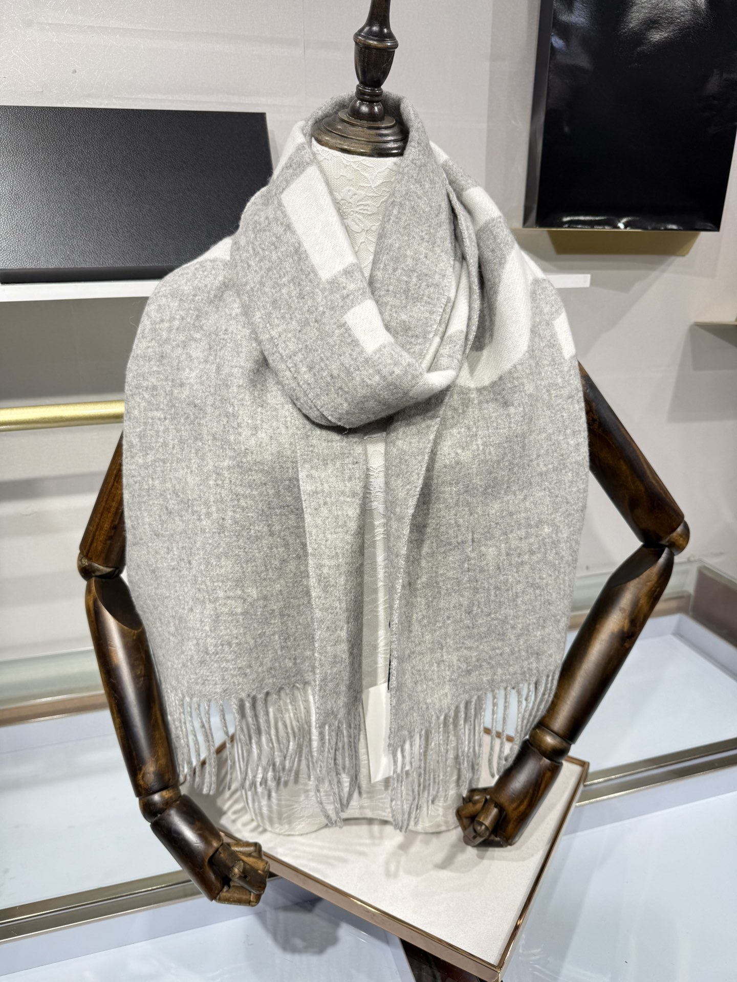 💟🧣JIL SANDER 围巾 温柔绽放的极简主义,从1968年起,一直坚守极简之风、性冷淡的设计:吉尔