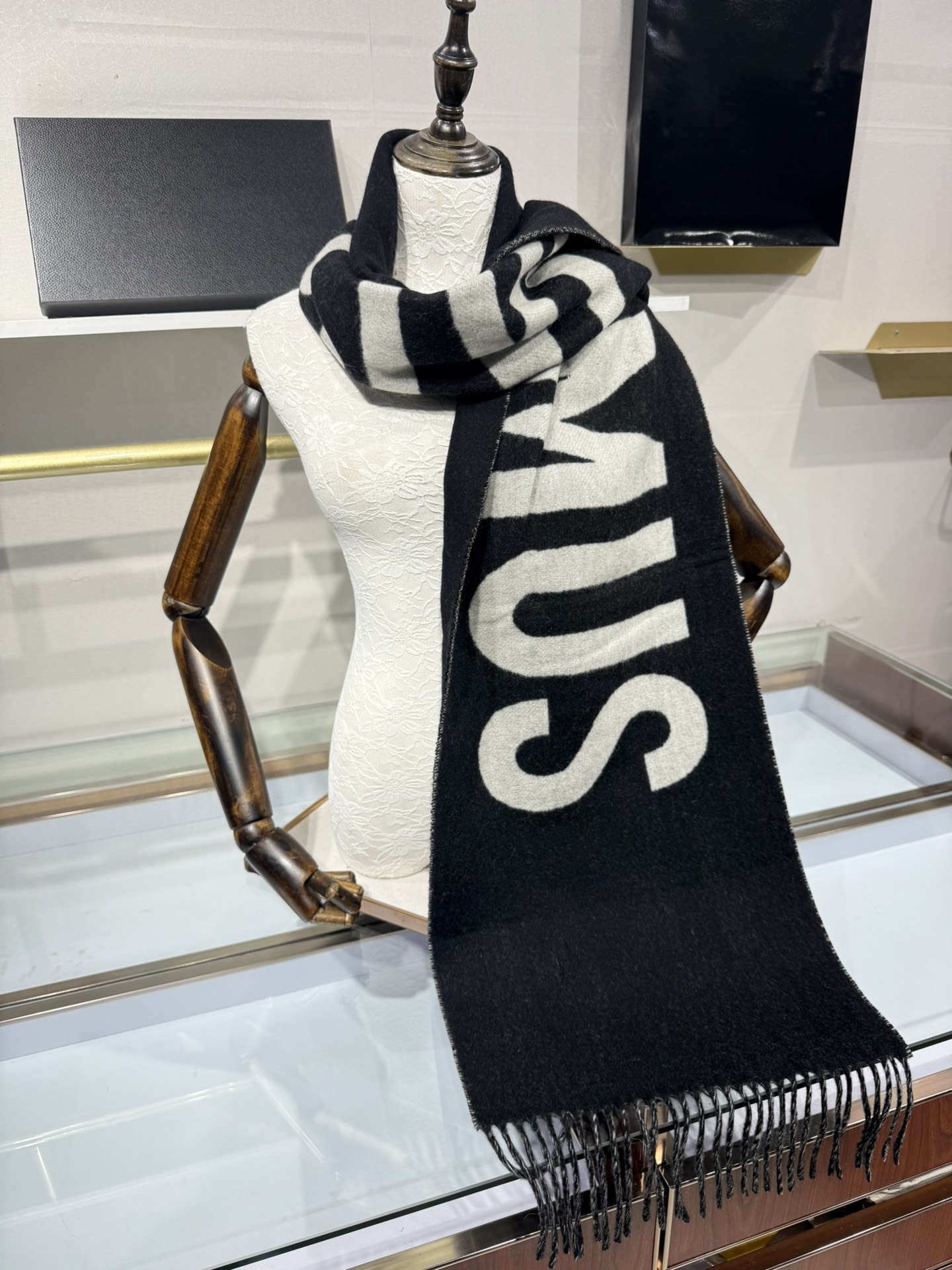 💟🧣JIL SANDER 围巾 温柔绽放的极简主义,从1968年起,一直坚守极简之风、性冷淡的设计:吉尔