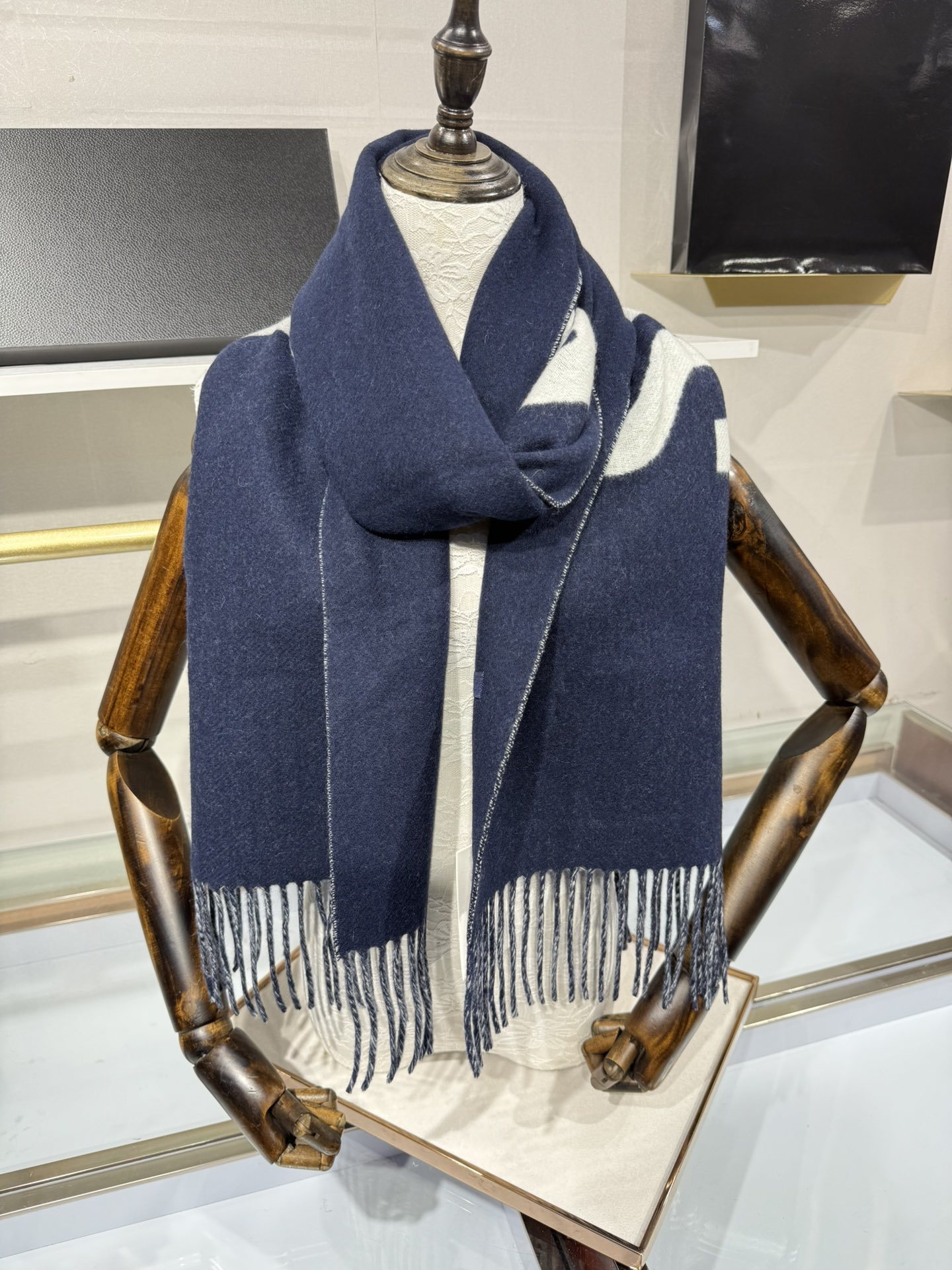 💟🧣JIL SANDER 围巾 温柔绽放的极简主义,从1968年起,一直坚守极简之风、性冷淡的设计:吉尔