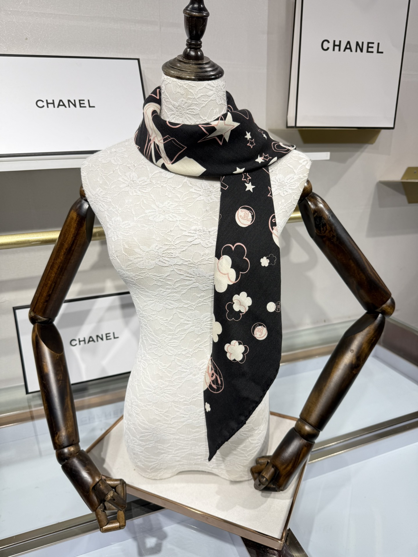 💟今年新出的双面同色新工艺。秋冬新款 小香山茶花90羊绒方巾‼️【高端 大爱 ‼️纯羊绒 婴儿触感舒服到