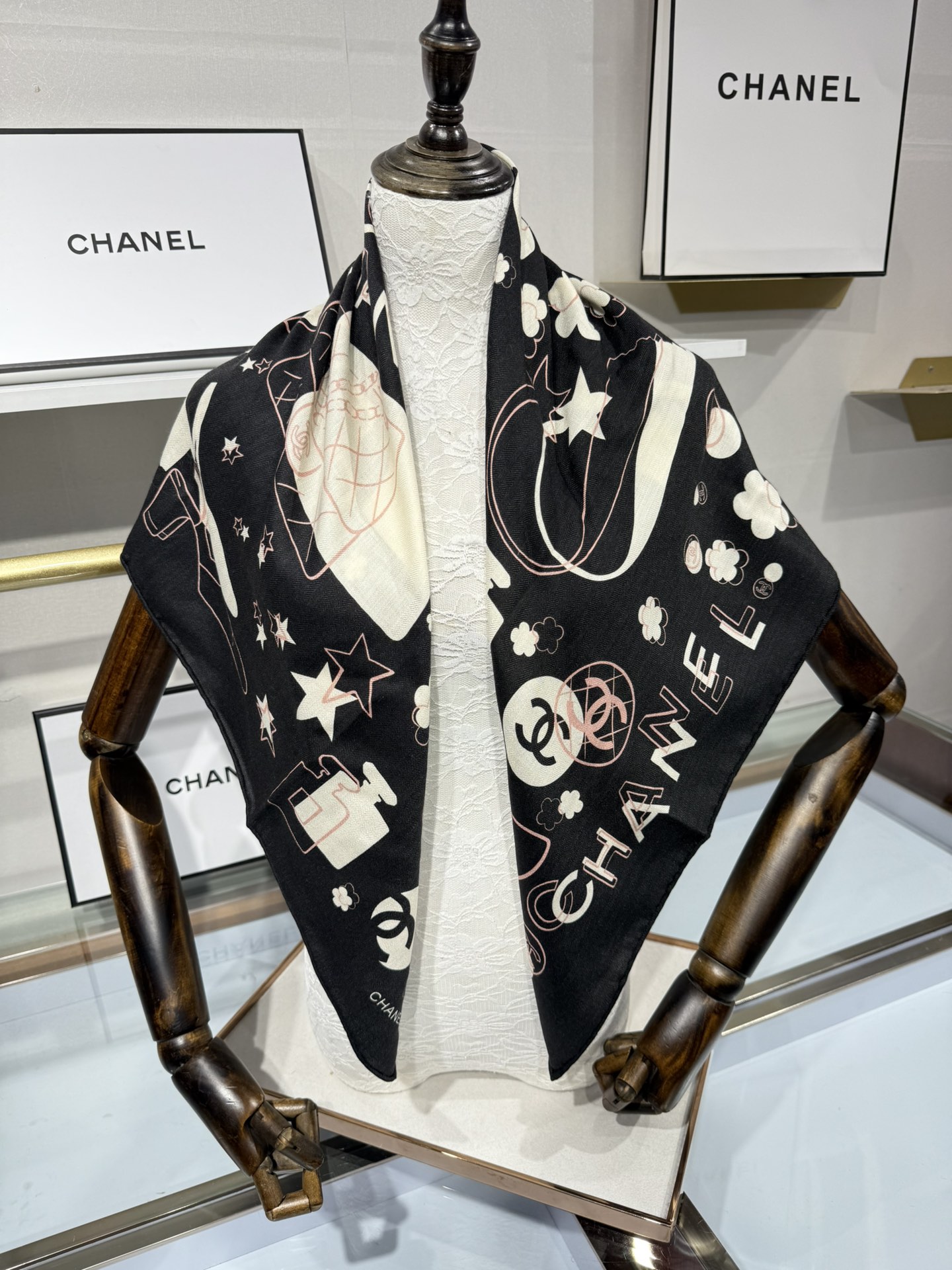 💟今年新出的双面同色新工艺。秋冬新款 小香山茶花90羊绒方巾‼️【高端 大爱 ‼️纯羊绒 婴儿触感舒服到