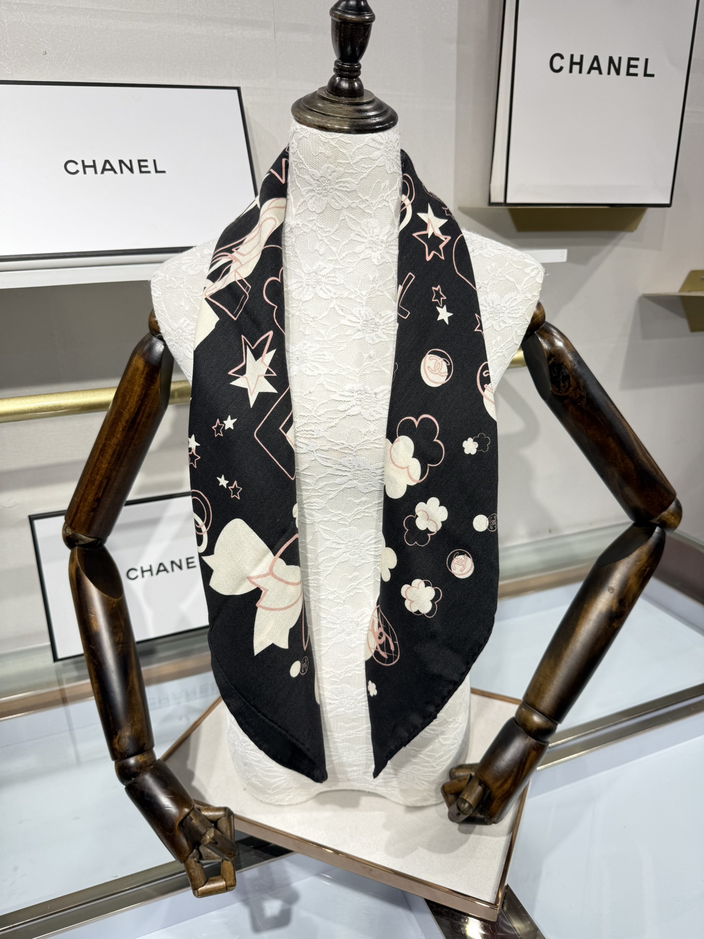 💟今年新出的双面同色新工艺。秋冬新款 小香山茶花90羊绒方巾‼️【高端 大爱 ‼️纯羊绒 婴儿触感舒服到