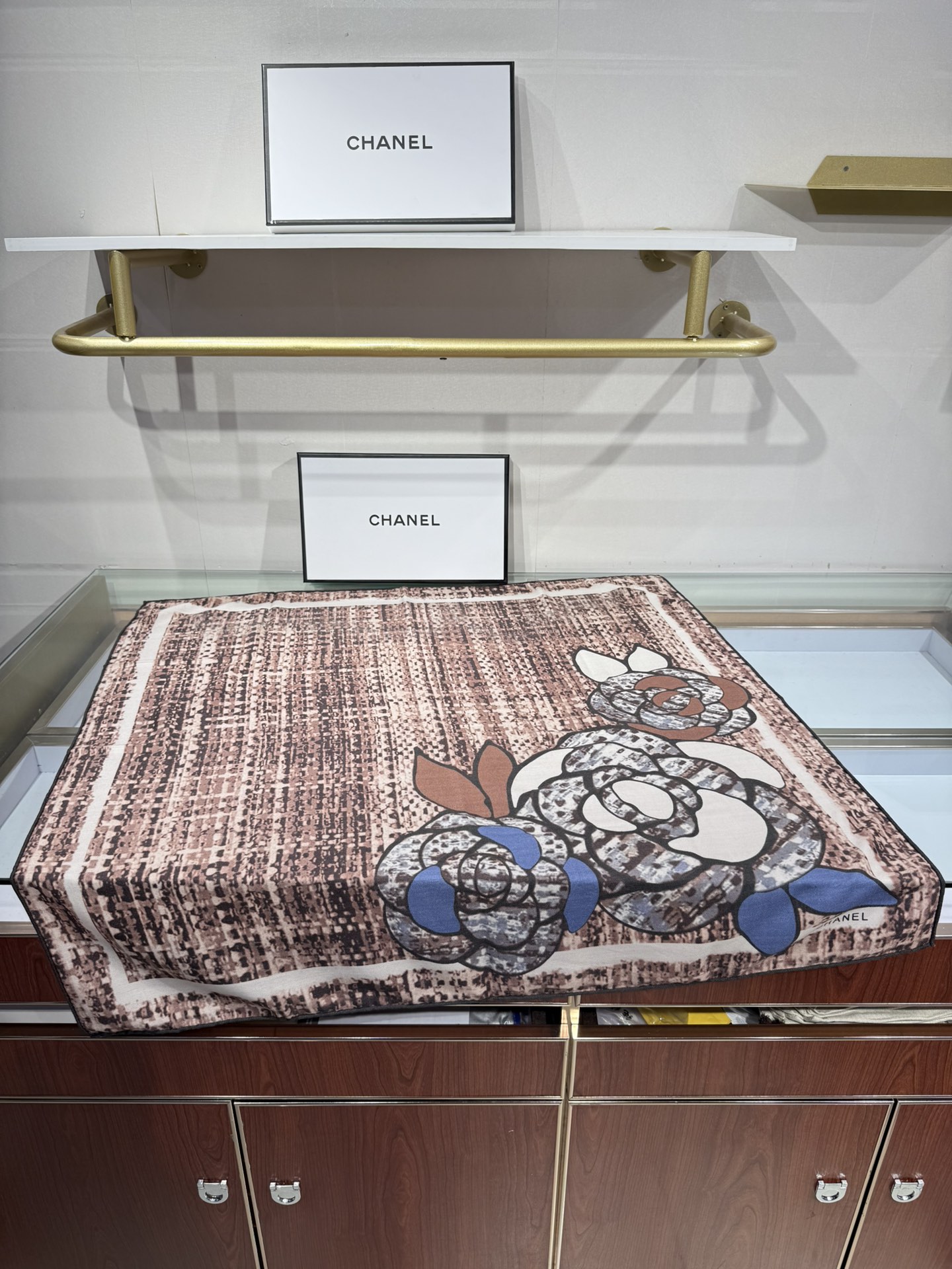 💟今年新出的双面同色新工艺。秋冬新款 小香山茶花90羊绒方巾‼️【高端 大爱 ‼️纯羊绒 婴儿触感舒服到