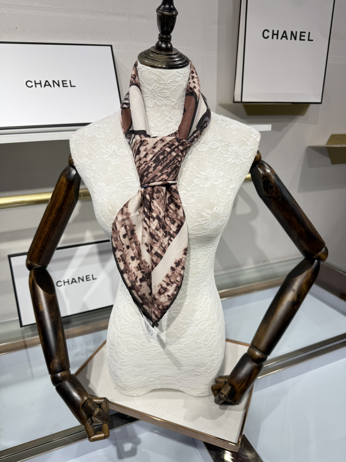 💟今年新出的双面同色新工艺。秋冬新款 小香山茶花90羊绒方巾‼️【高端 大爱 ‼️纯羊绒 婴儿触感舒服到