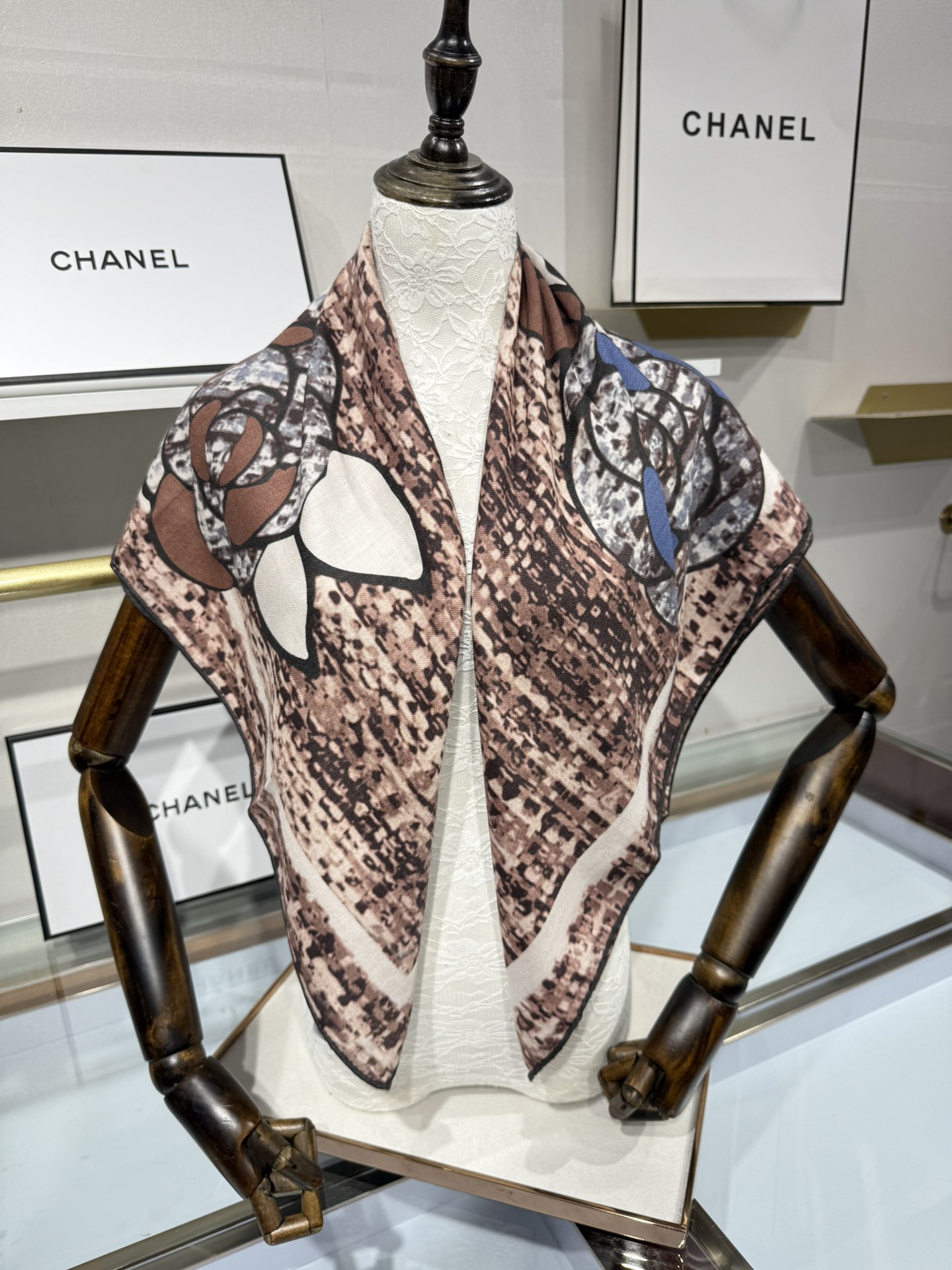 💟今年新出的双面同色新工艺。秋冬新款 小香山茶花90羊绒方巾‼️【高端 大爱 ‼️纯羊绒 婴儿触感舒服到