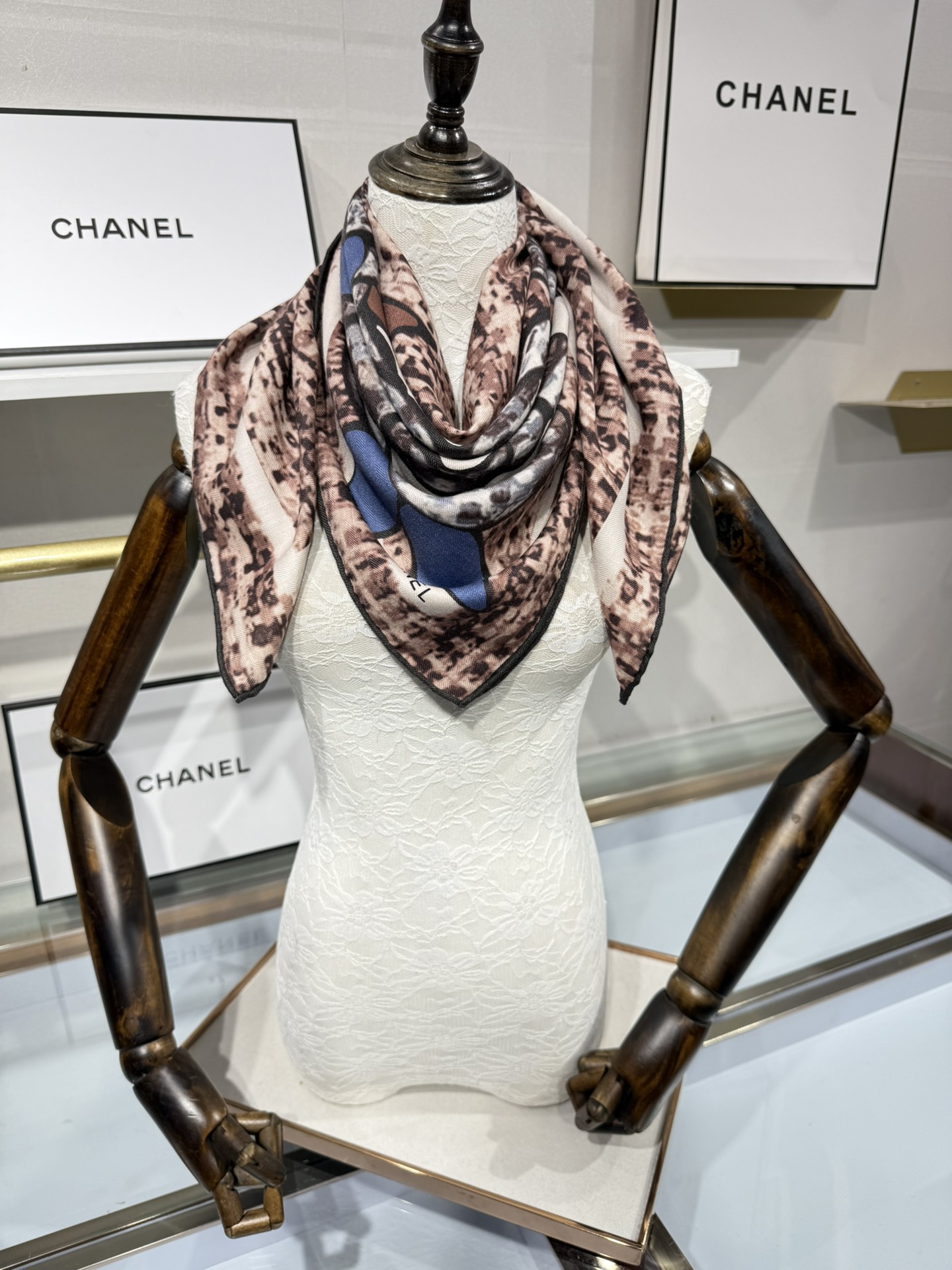 💟今年新出的双面同色新工艺。秋冬新款 小香山茶花90羊绒方巾‼️【高端 大爱 ‼️纯羊绒 婴儿触感舒服到