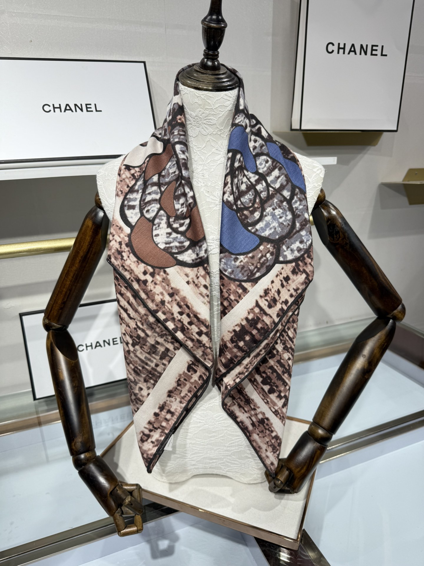 💟今年新出的双面同色新工艺。秋冬新款 小香山茶花90羊绒方巾‼️【高端 大爱 ‼️纯羊绒 婴儿触感舒服到