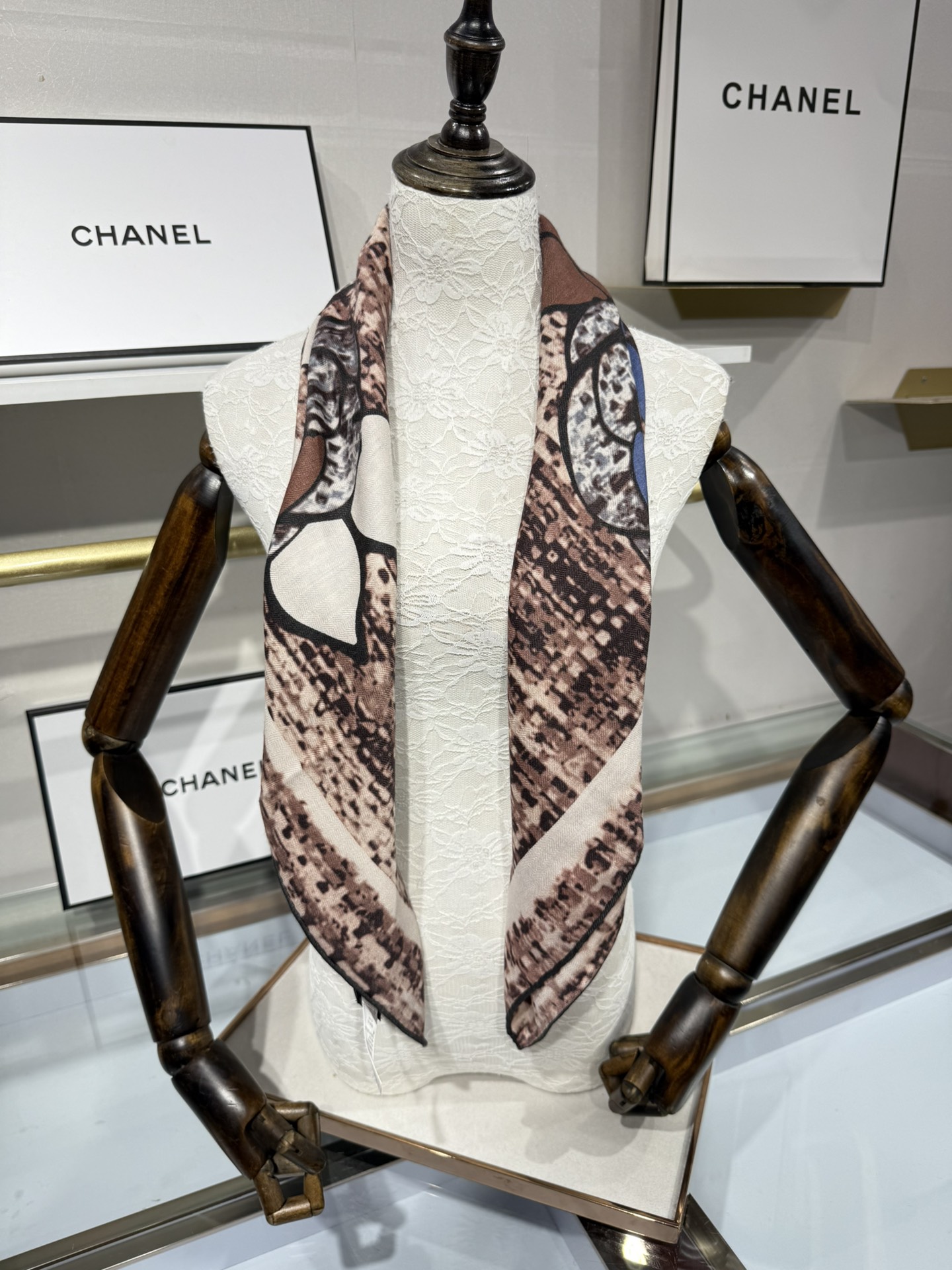 💟今年新出的双面同色新工艺。秋冬新款 小香山茶花90羊绒方巾‼️【高端 大爱 ‼️纯羊绒 婴儿触感舒服到