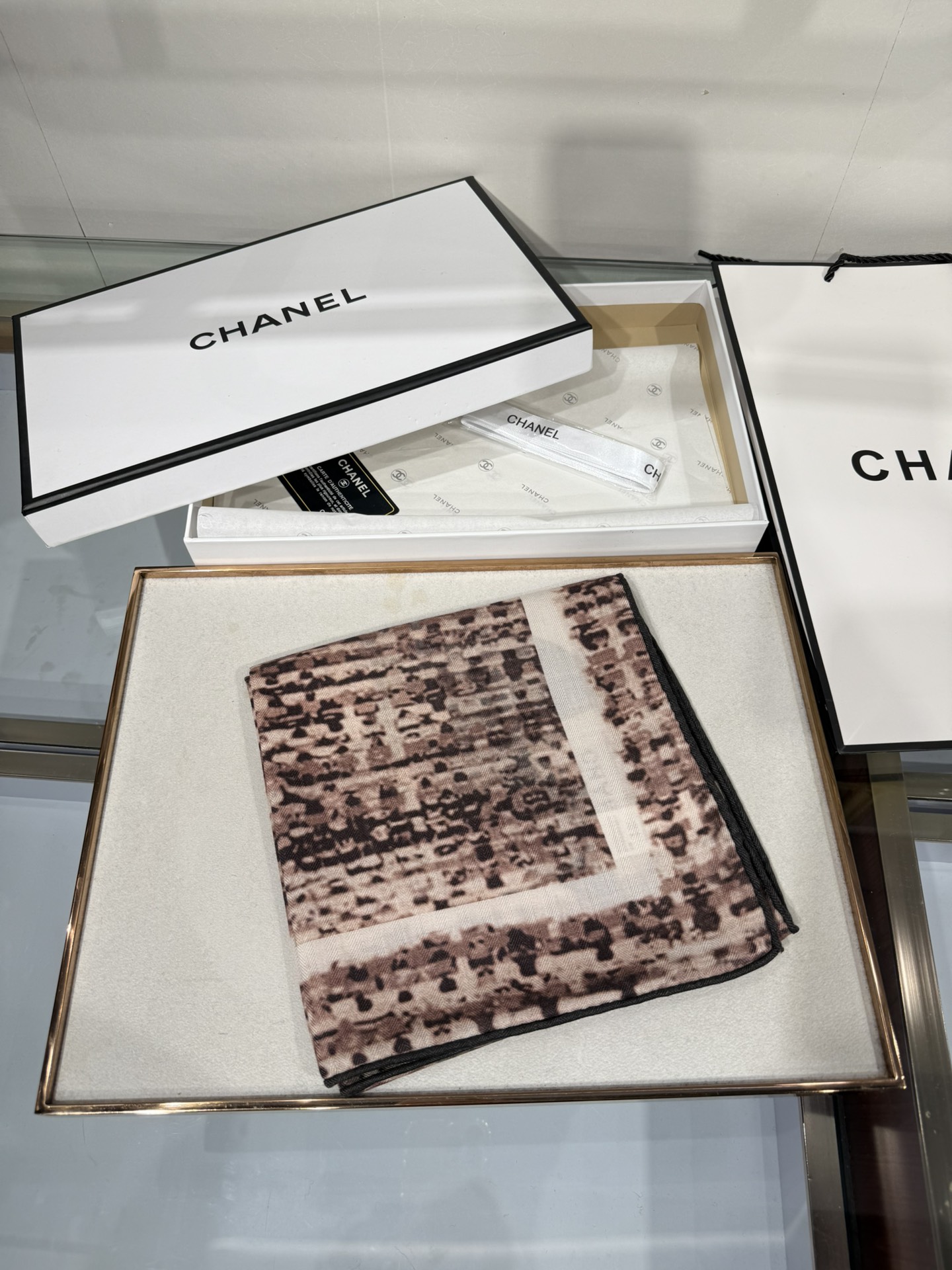 💟今年新出的双面同色新工艺。秋冬新款 小香山茶花90羊绒方巾‼️【高端 大爱 ‼️纯羊绒 婴儿触感舒服到