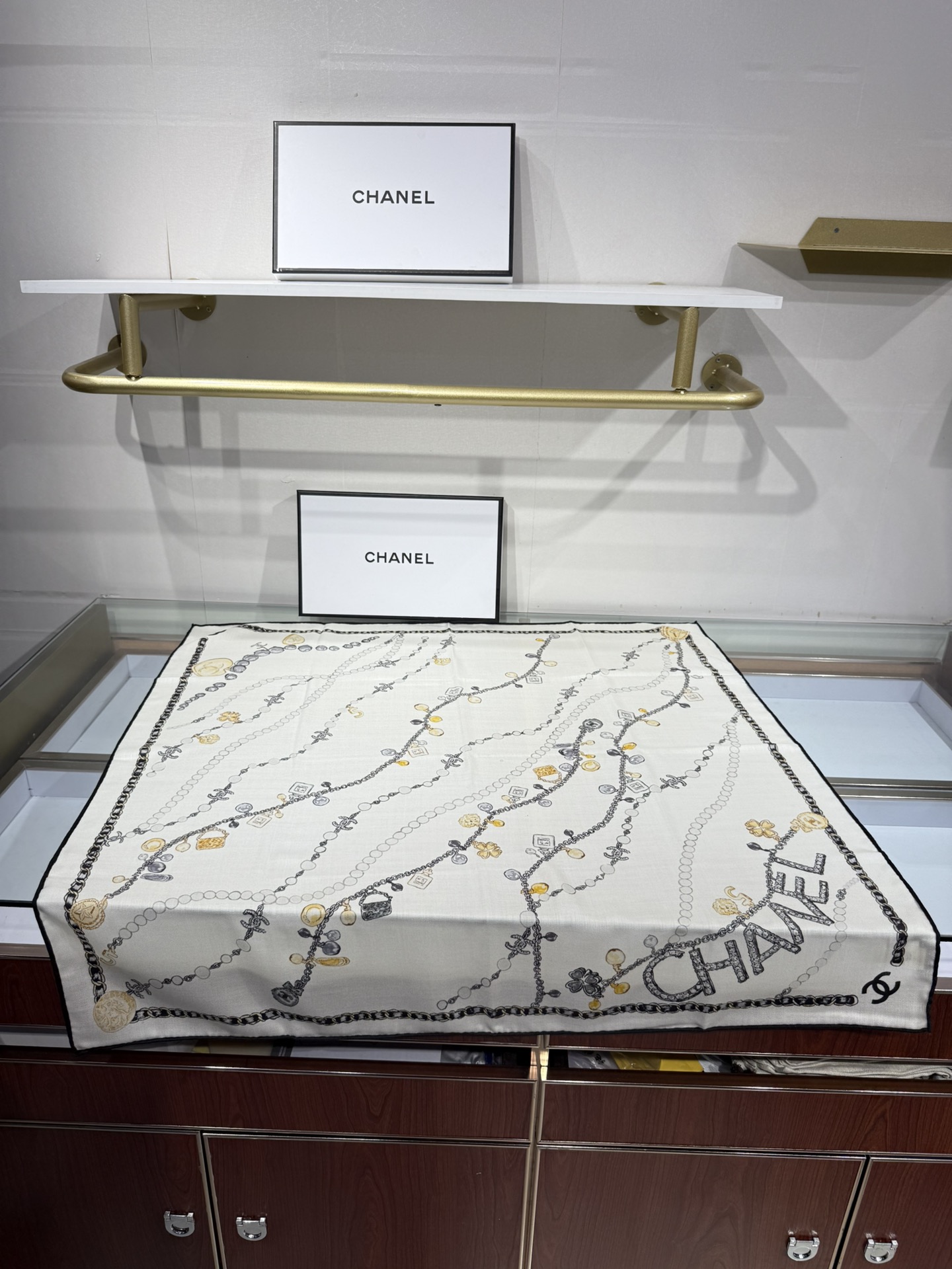 💟2025年秋冬新款💖💖💃🏻💃🏻小香家 丝羊绒方巾‼️抢‼️VIP推荐 ‼️👍下手一定要快【高端 大爱 