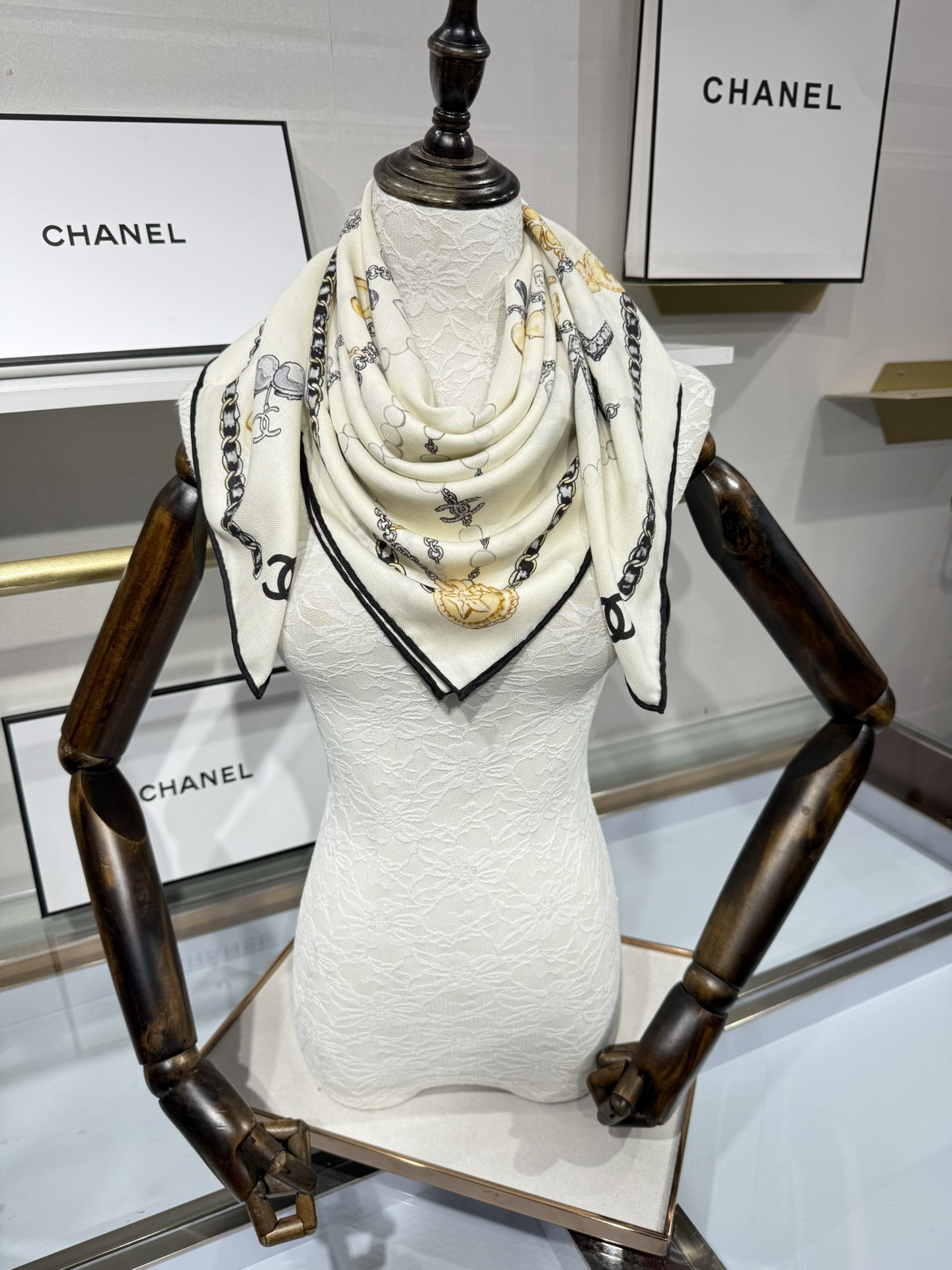 💟2025年秋冬新款💖💖💃🏻💃🏻小香家 丝羊绒方巾‼️抢‼️VIP推荐 ‼️👍下手一定要快【高端 大爱 