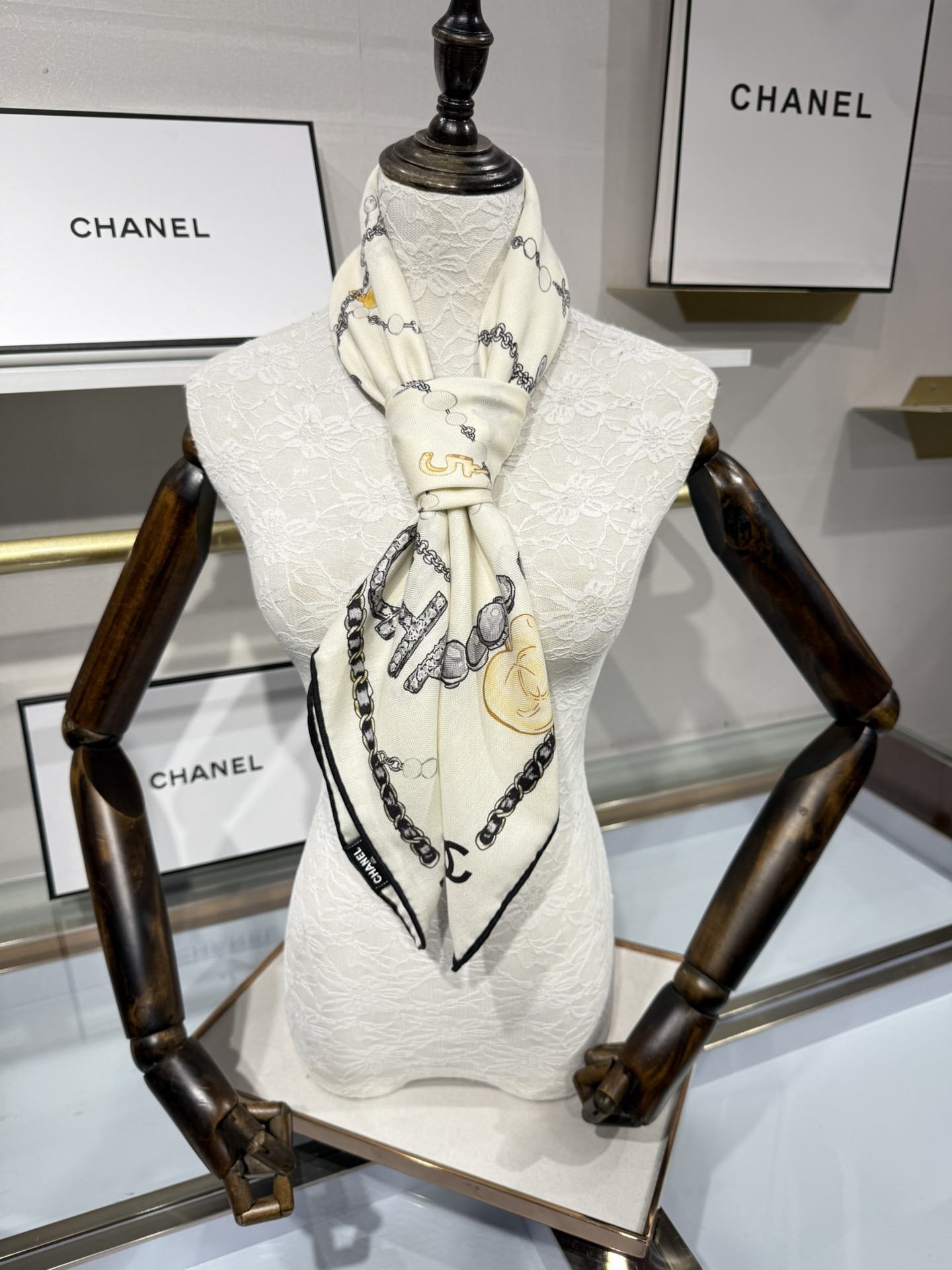 💟2025年秋冬新款💖💖💃🏻💃🏻小香家 丝羊绒方巾‼️抢‼️VIP推荐 ‼️👍下手一定要快【高端 大爱 