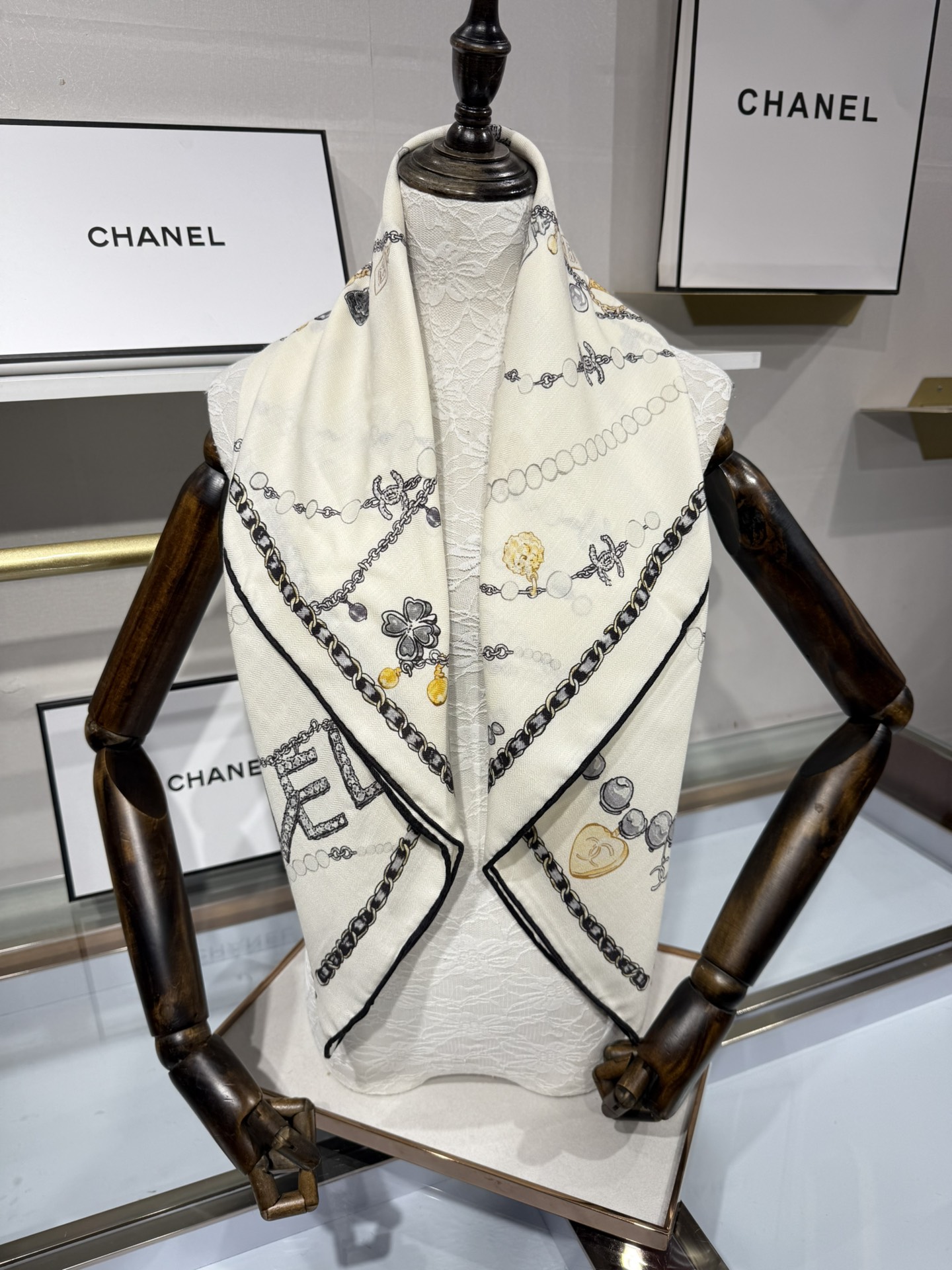 💟2025年秋冬新款💖💖💃🏻💃🏻小香家 丝羊绒方巾‼️抢‼️VIP推荐 ‼️👍下手一定要快【高端 大爱 