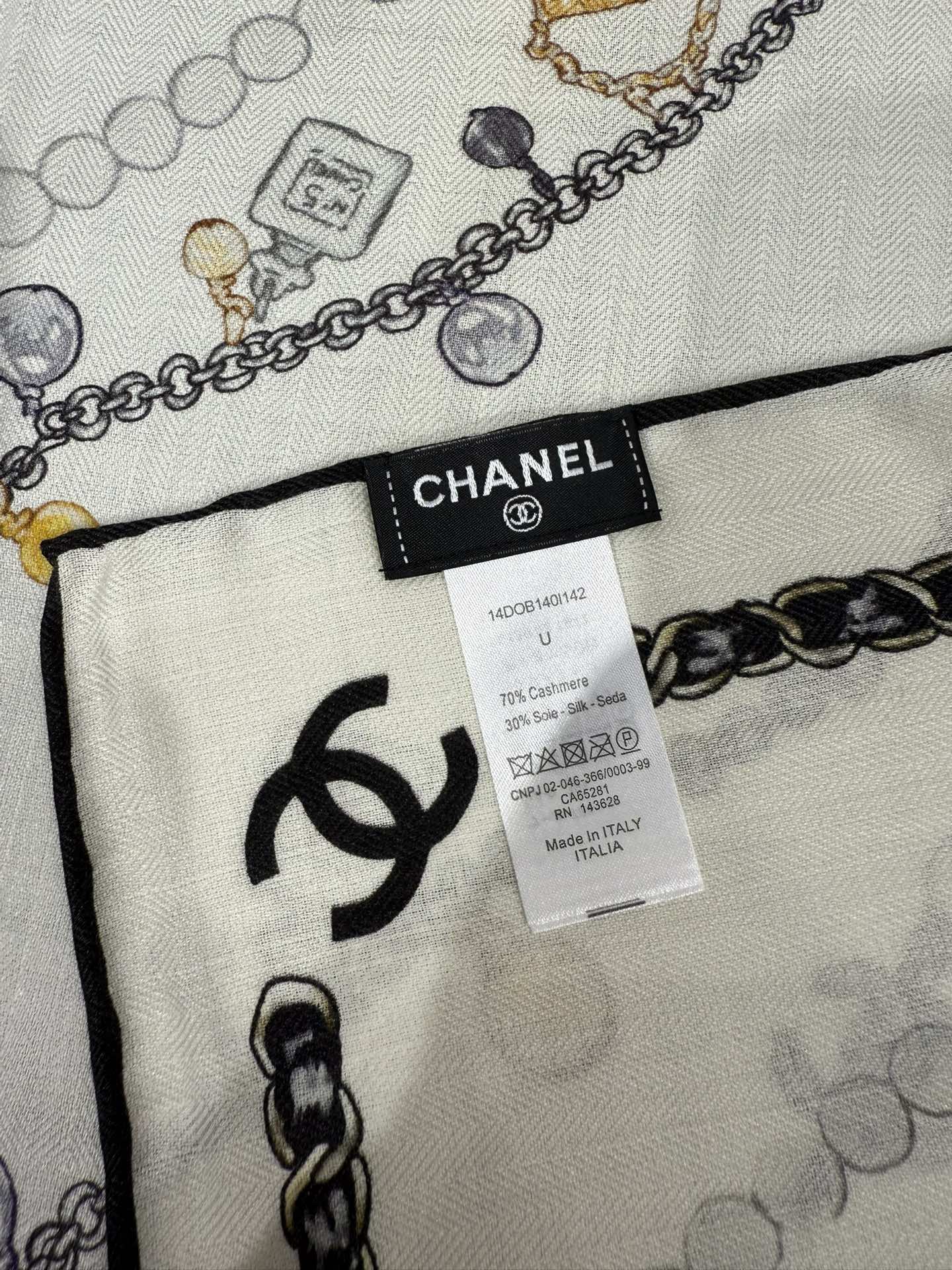 💟2025年秋冬新款💖💖💃🏻💃🏻小香家 丝羊绒方巾‼️抢‼️VIP推荐 ‼️👍下手一定要快【高端 大爱 