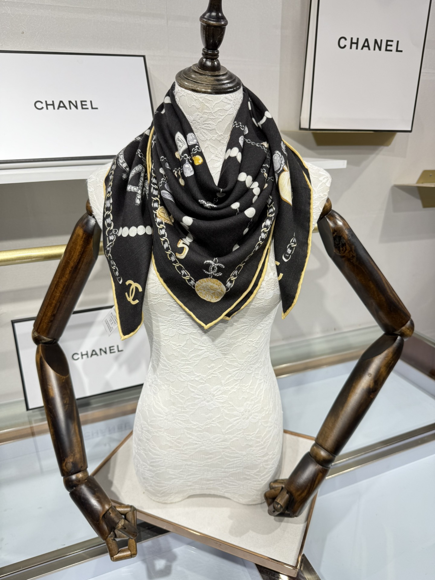 💟2025年秋冬新款💖💖💃🏻💃🏻小香家 丝羊绒方巾‼️抢‼️VIP推荐 ‼️👍下手一定要快【高端 大爱 