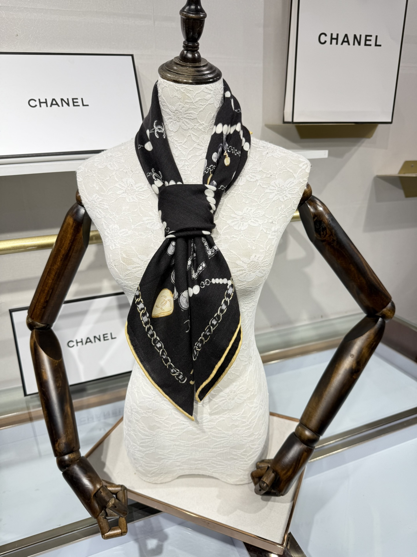 💟2025年秋冬新款💖💖💃🏻💃🏻小香家 丝羊绒方巾‼️抢‼️VIP推荐 ‼️👍下手一定要快【高端 大爱 