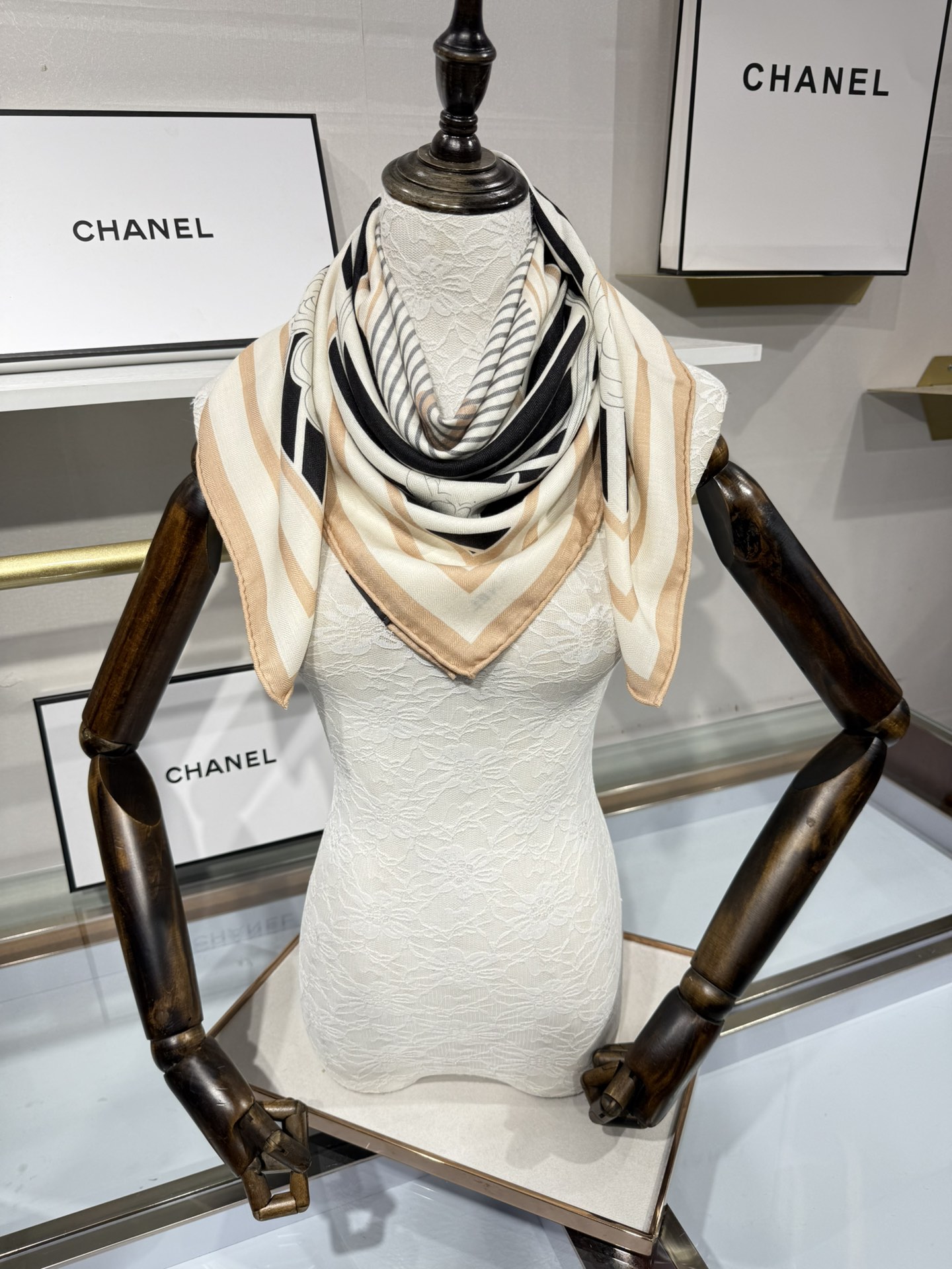 💟2025年秋冬新款💖💖💃🏻💃🏻小香家 丝羊绒方巾‼️抢‼️VIP推荐 ‼️👍下手一定要快【高端 大爱 