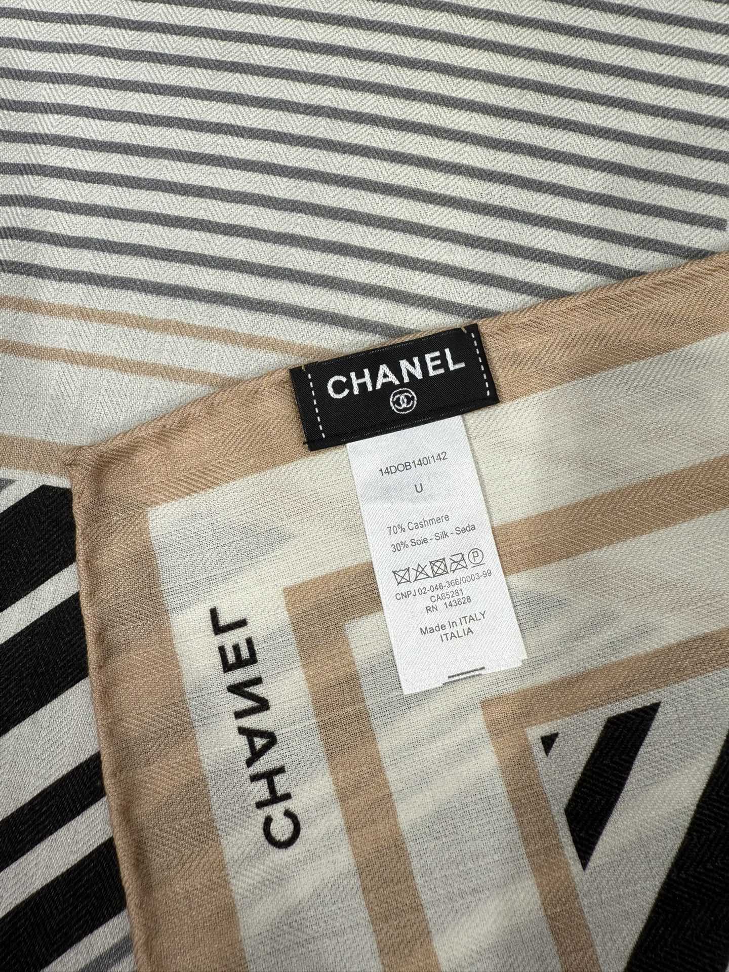 💟2025年秋冬新款💖💖💃🏻💃🏻小香家 丝羊绒方巾‼️抢‼️VIP推荐 ‼️👍下手一定要快【高端 大爱 