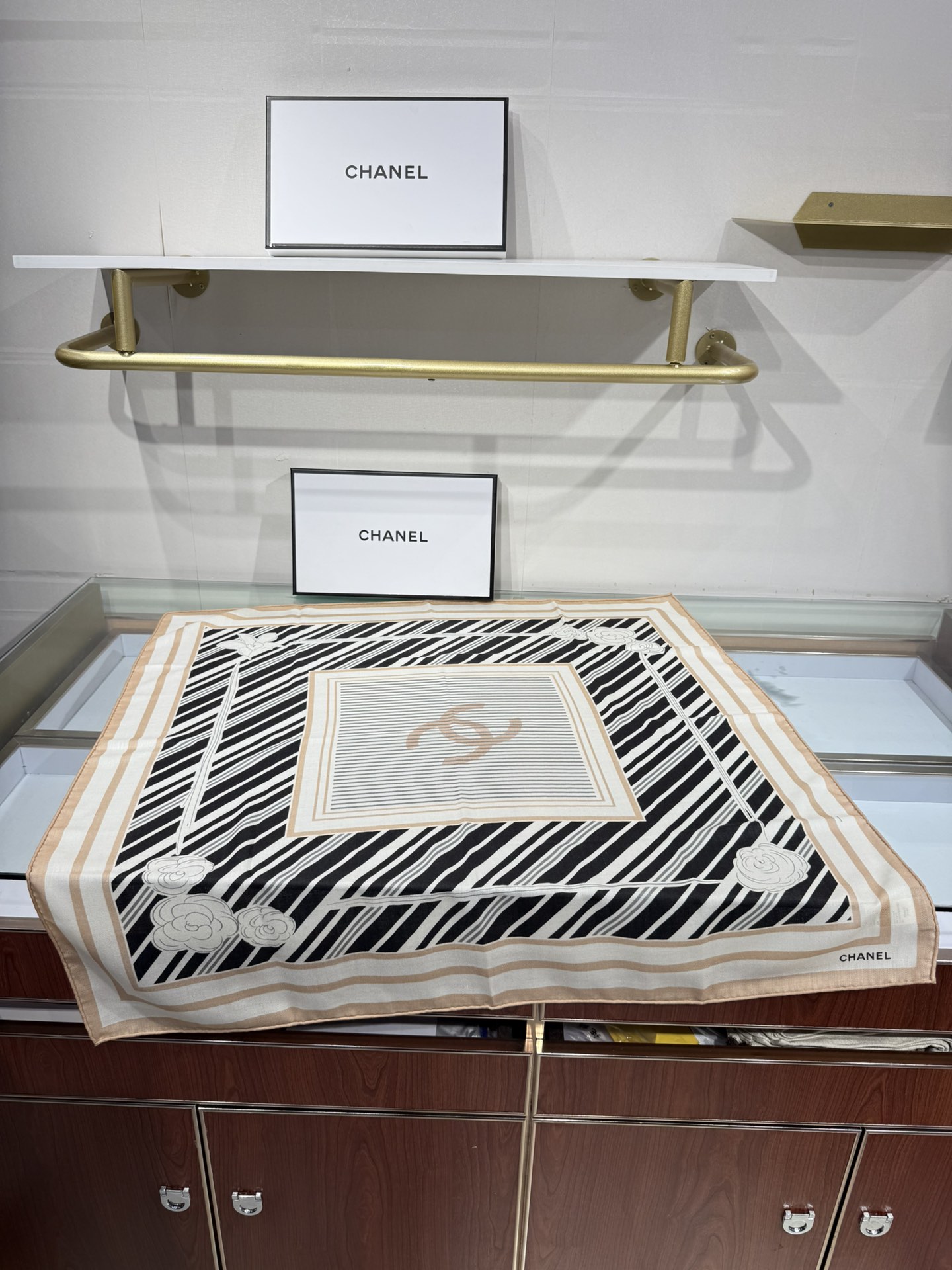 💟2025年秋冬新款💖💖💃🏻💃🏻小香家 丝羊绒方巾‼️抢‼️VIP推荐 ‼️👍下手一定要快【高端 大爱 