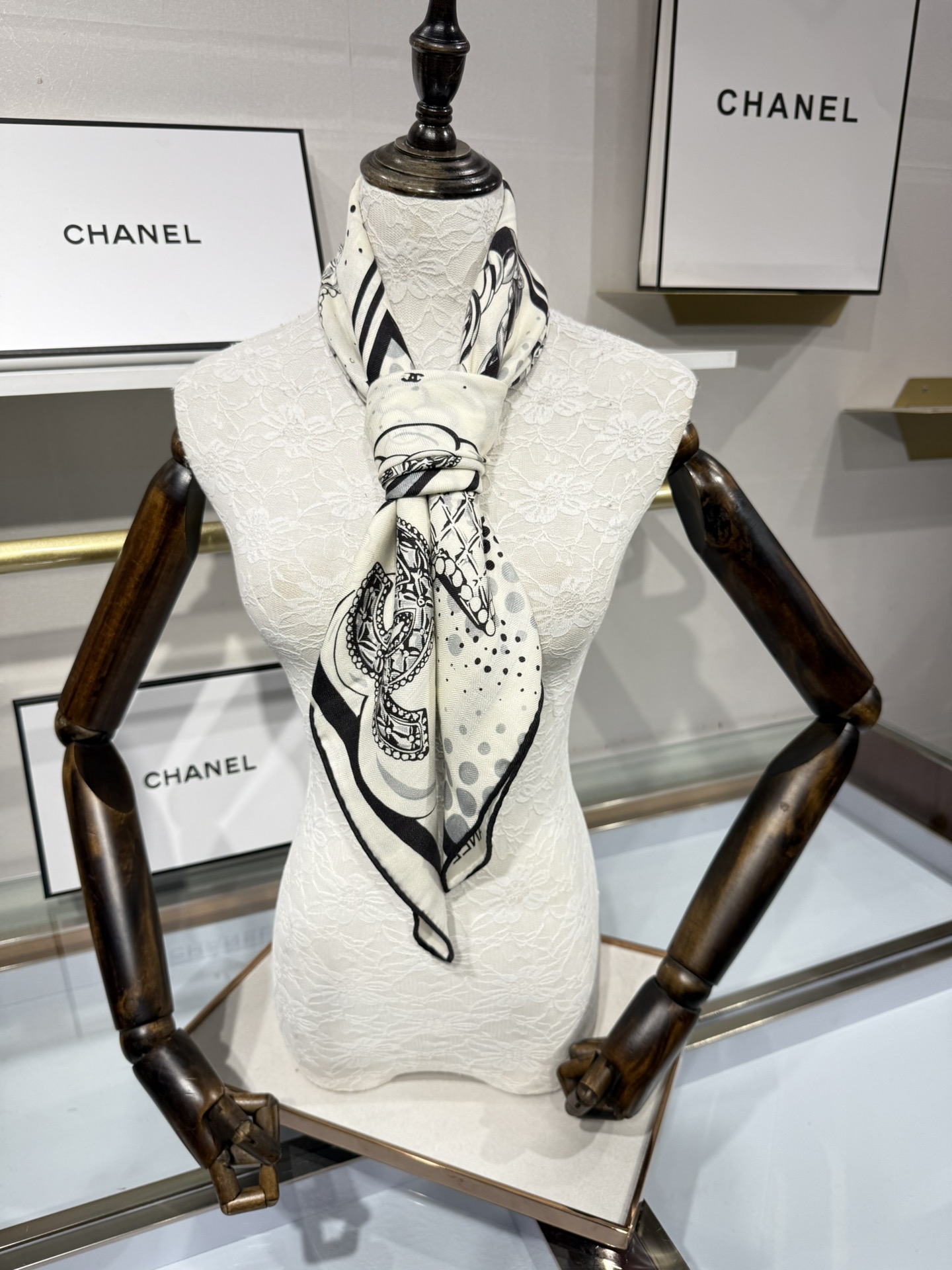 💟2025年秋冬新款💖💖💃🏻💃🏻小香家 丝羊绒方巾‼️抢‼️VIP推荐 ‼️👍下手一定要快【高端 大爱 