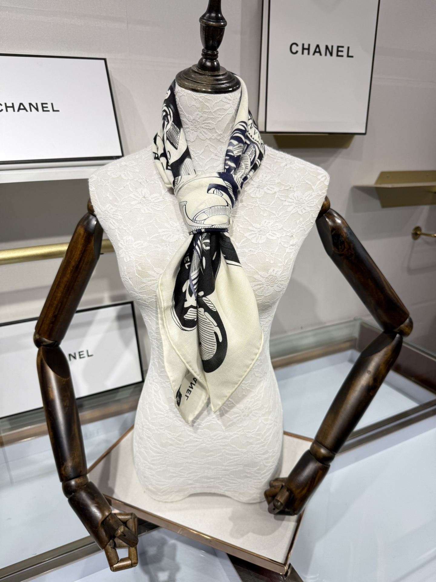 💟2025年秋冬新款💖💖💃🏻💃🏻小香家 丝羊绒方巾‼️抢‼️VIP推荐 ‼️👍下手一定要快【高端 大爱 