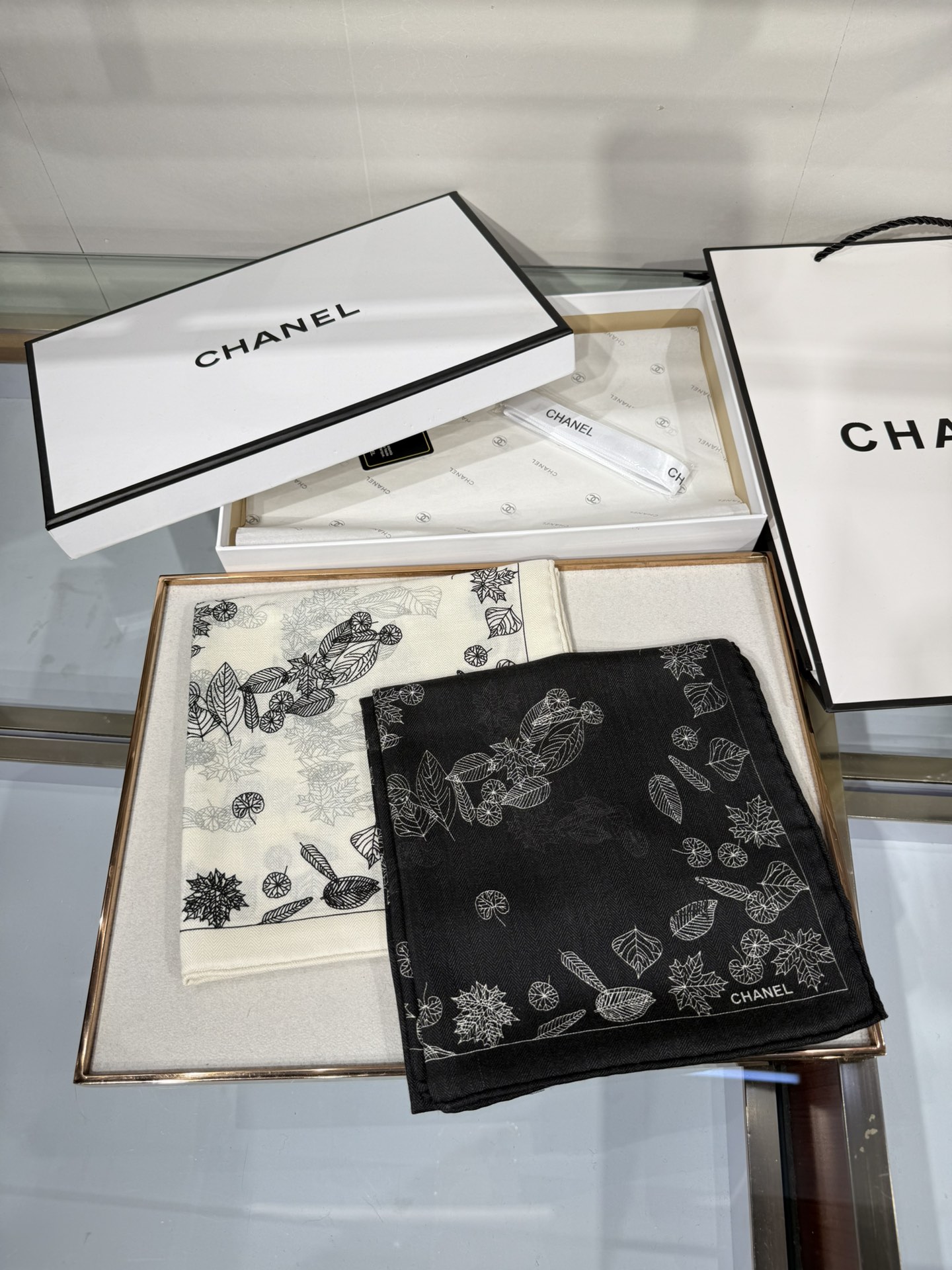 💟2025年秋冬新款💖💖💃🏻💃🏻小香家 丝羊绒方巾‼️抢‼️VIP推荐 ‼️👍下手一定要快【高端 大爱 