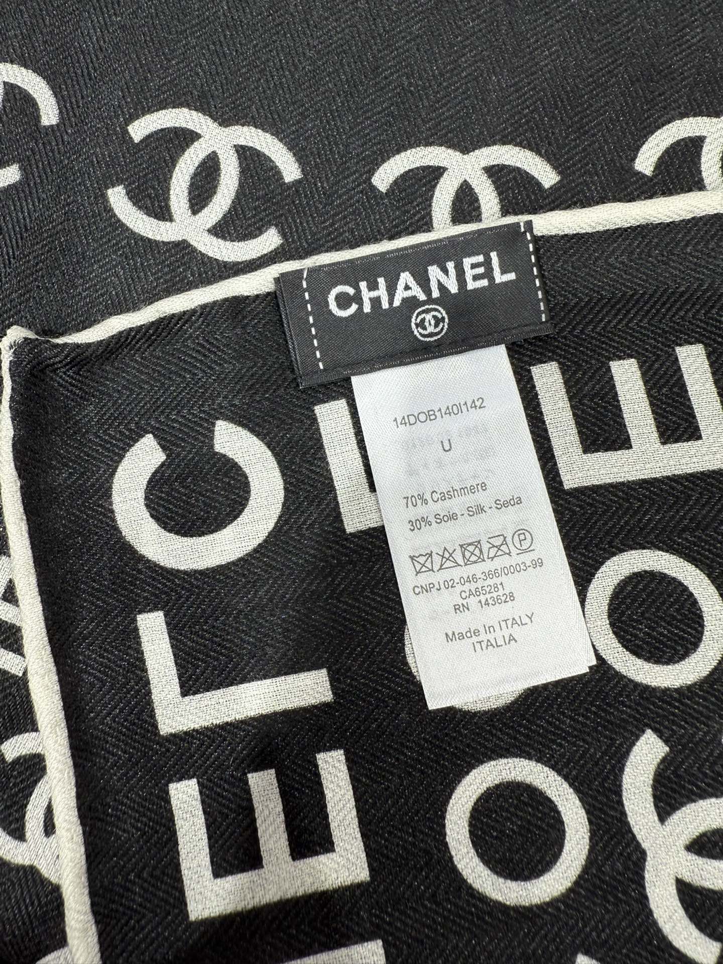 💟2025年秋冬新款💖💖💃🏻💃🏻小香家 丝羊绒方巾‼️抢‼️VIP推荐 ‼️👍下手一定要快【高端 大爱 