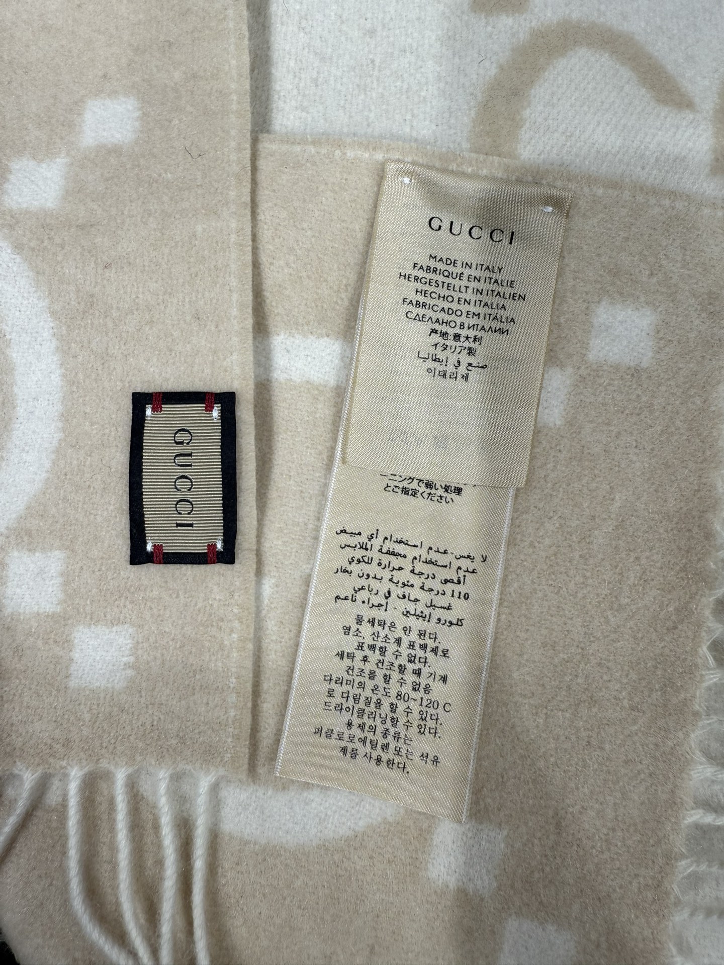 💟上新 市场最高版本💞GU**I日常配饰融入代表性品牌元素后散发高雅不凡的魅力。 这款柔软山羊绒提花围巾