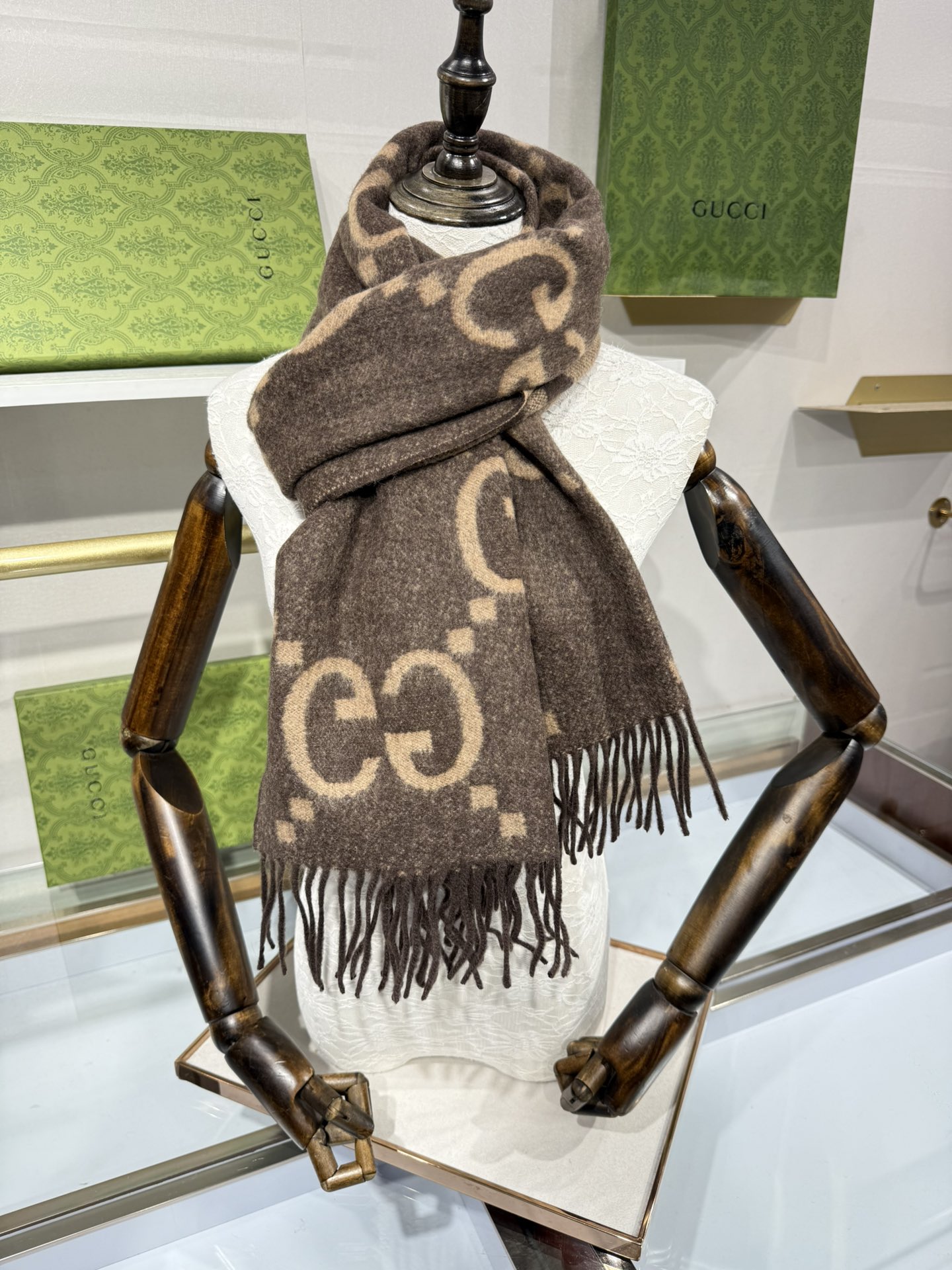 💟上新 市场最高版本💞GU**I日常配饰融入代表性品牌元素后散发高雅不凡的魅力。 这款柔软山羊绒提花围巾