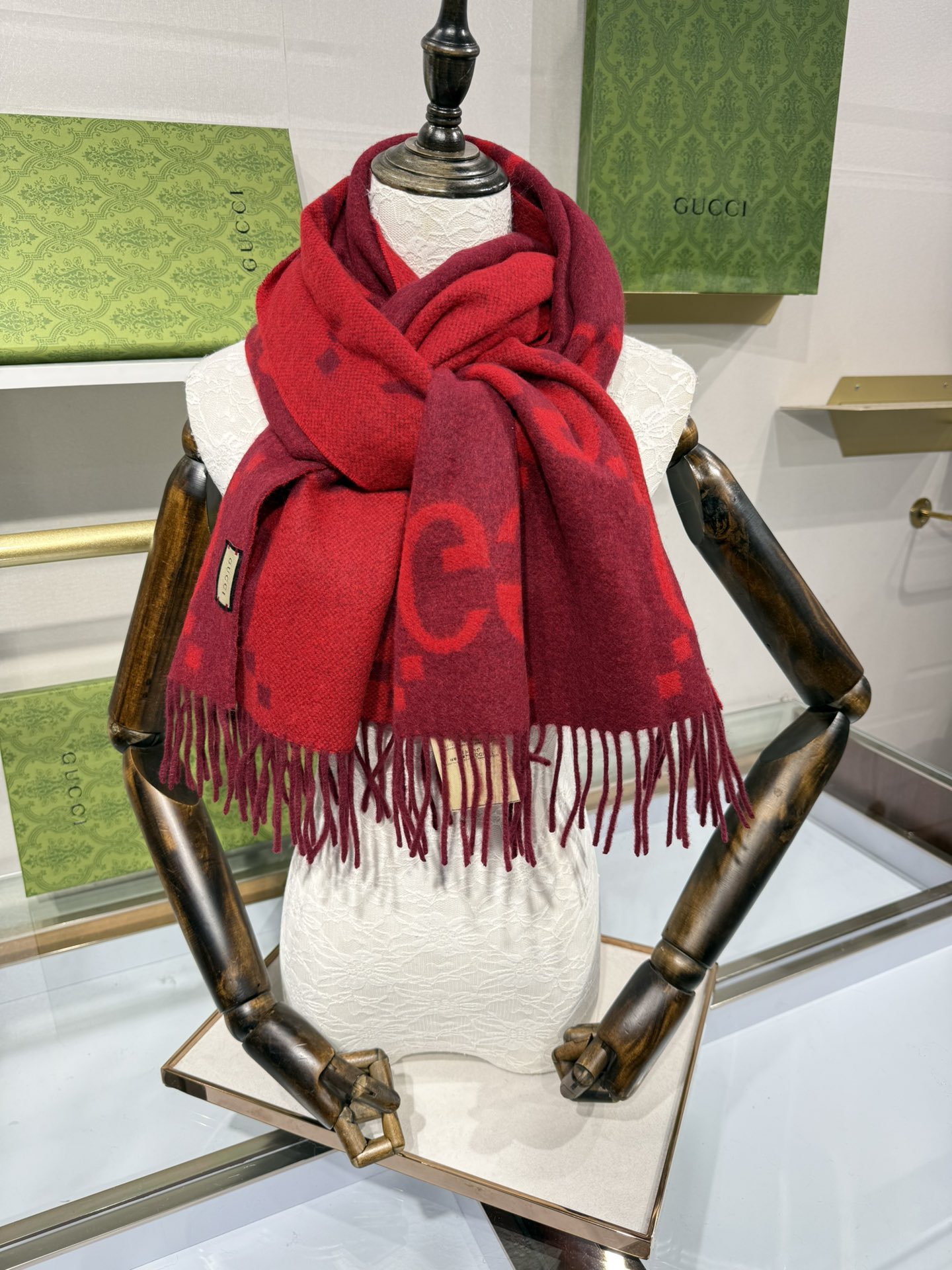 💟上新 市场最高版本💞GU**I日常配饰融入代表性品牌元素后散发高雅不凡的魅力。 这款柔软山羊绒提花围巾