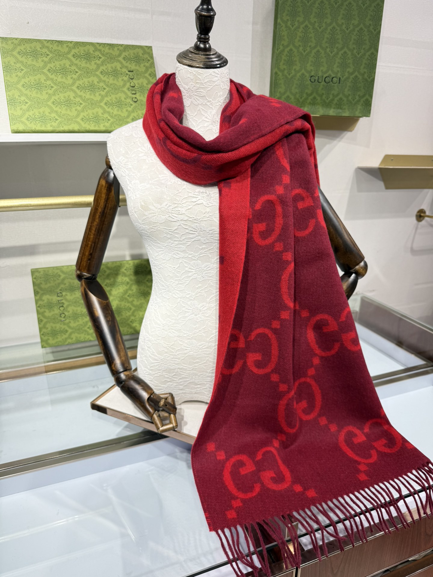 💟上新 市场最高版本💞GU**I日常配饰融入代表性品牌元素后散发高雅不凡的魅力。 这款柔软山羊绒提花围巾