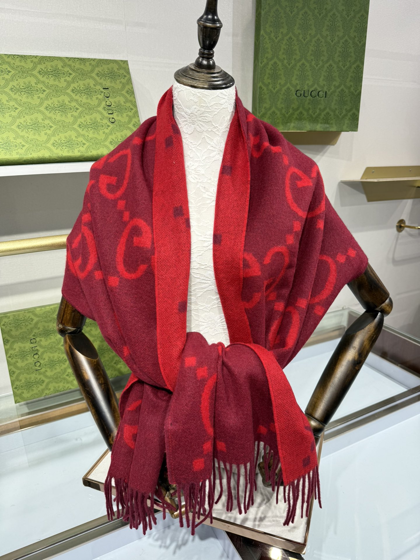 💟上新 市场最高版本💞GU**I日常配饰融入代表性品牌元素后散发高雅不凡的魅力。 这款柔软山羊绒提花围巾