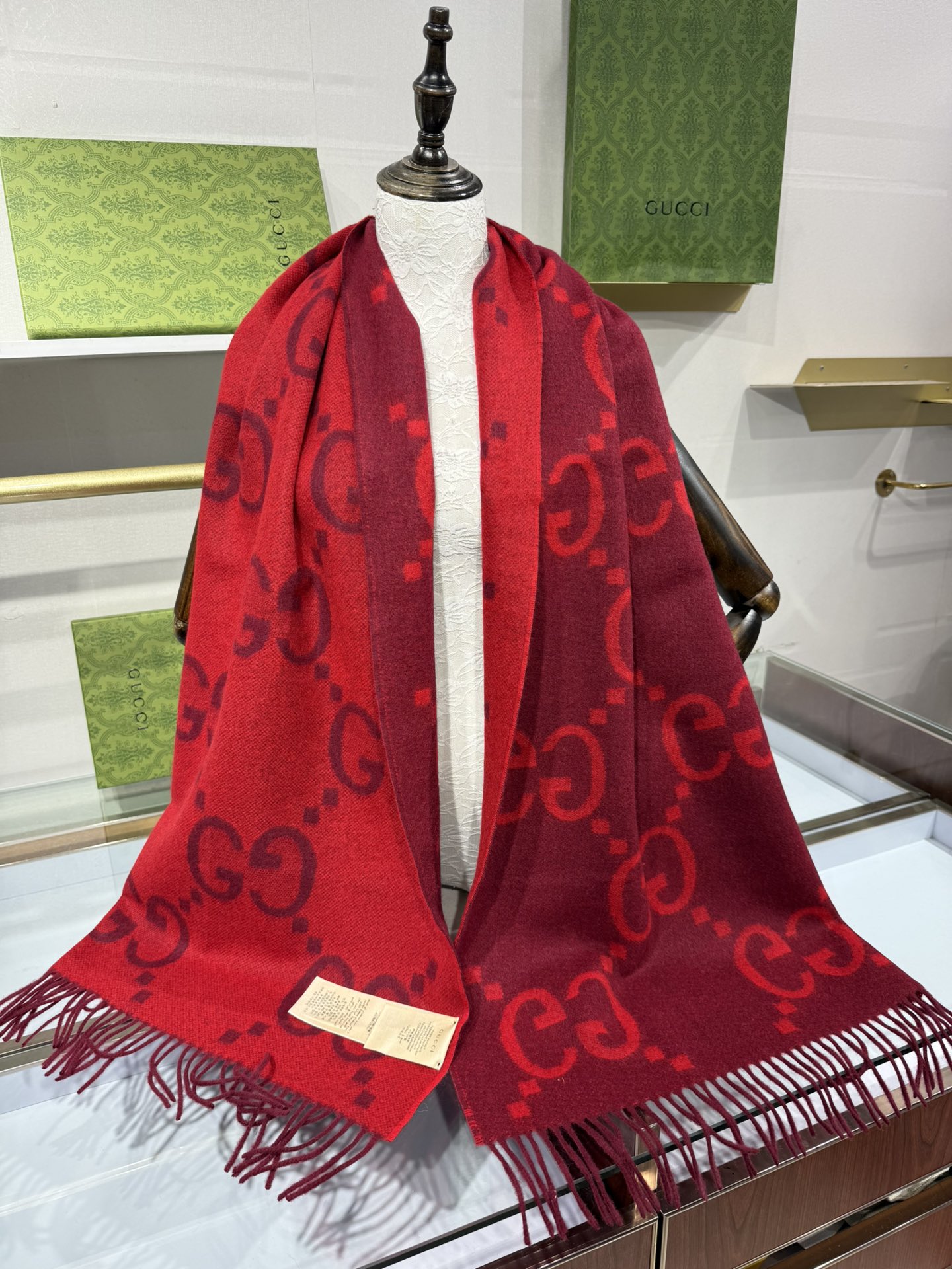 💟上新 市场最高版本💞GU**I日常配饰融入代表性品牌元素后散发高雅不凡的魅力。 这款柔软山羊绒提花围巾