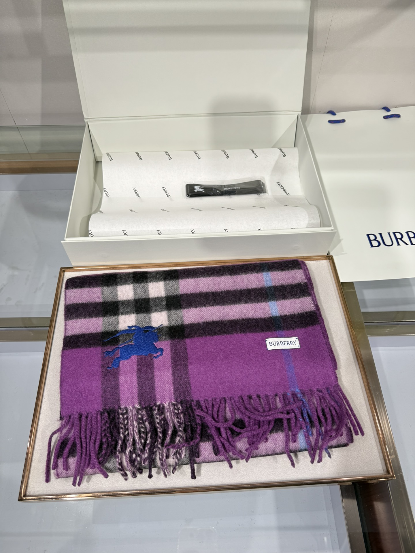 💟Burberry · 巴宝莉围巾❗️好看的要疯掉了，太有型太有魅力了❗️❗️非常斯文时尚的秋冬单品！真