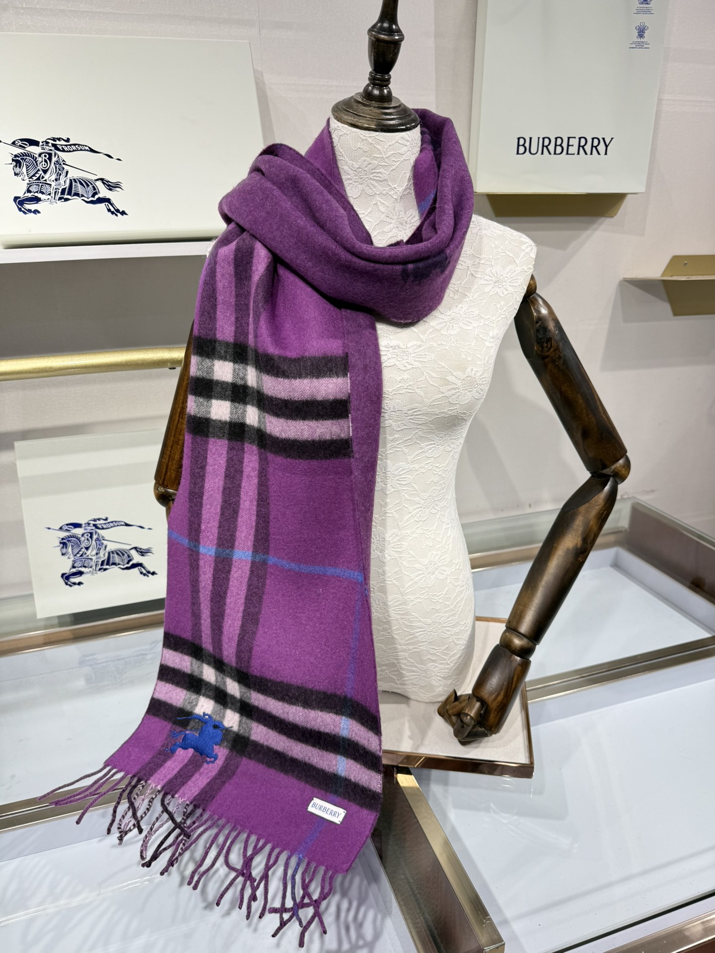 💟Burberry · 巴宝莉围巾❗️好看的要疯掉了，太有型太有魅力了❗️❗️非常斯文时尚的秋冬单品！真