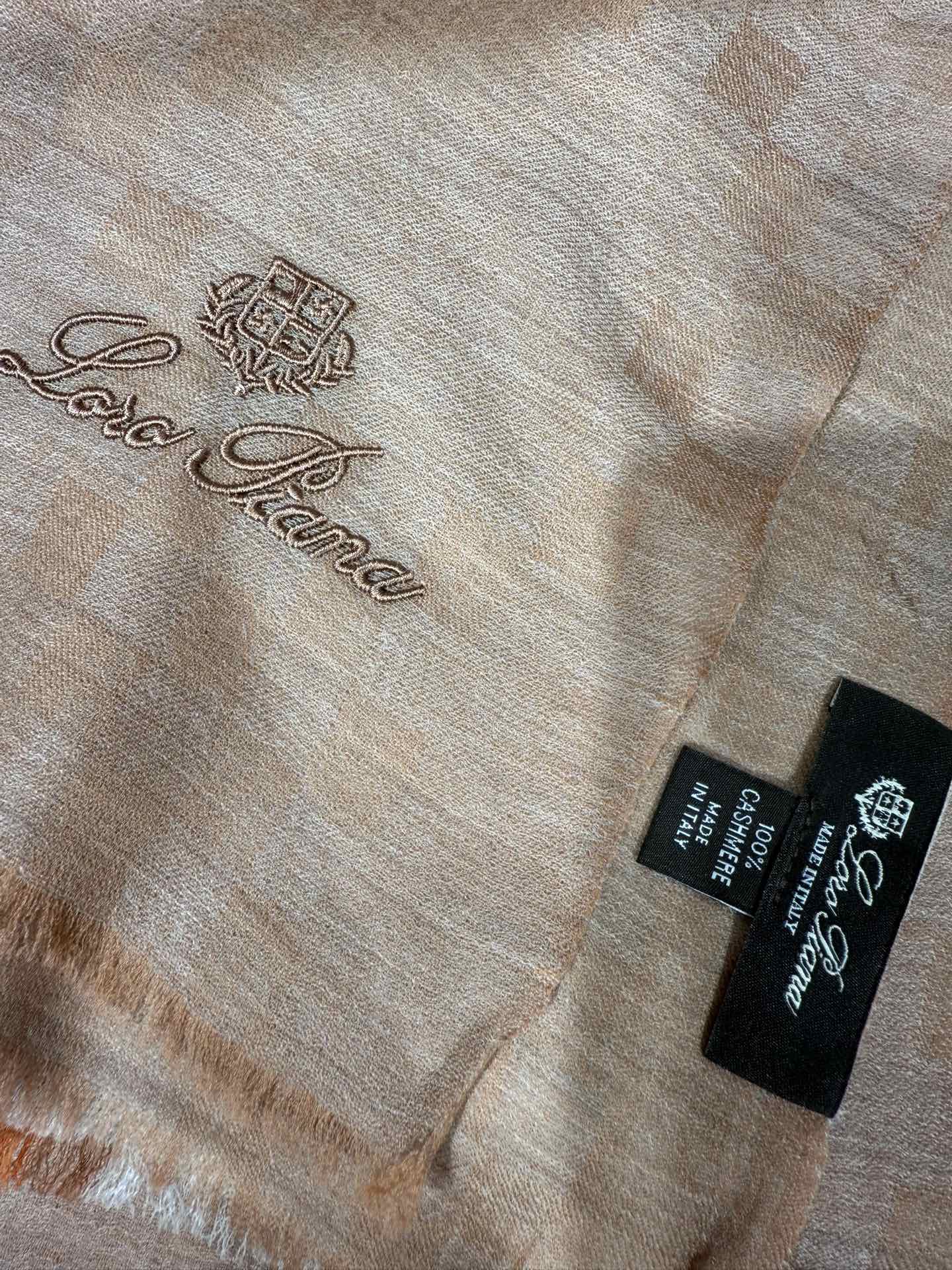 💟Loro Piana LP 最新独家供应十年二十年都不过时！也只有LP羊绒围巾能把这么看似简单外观的围