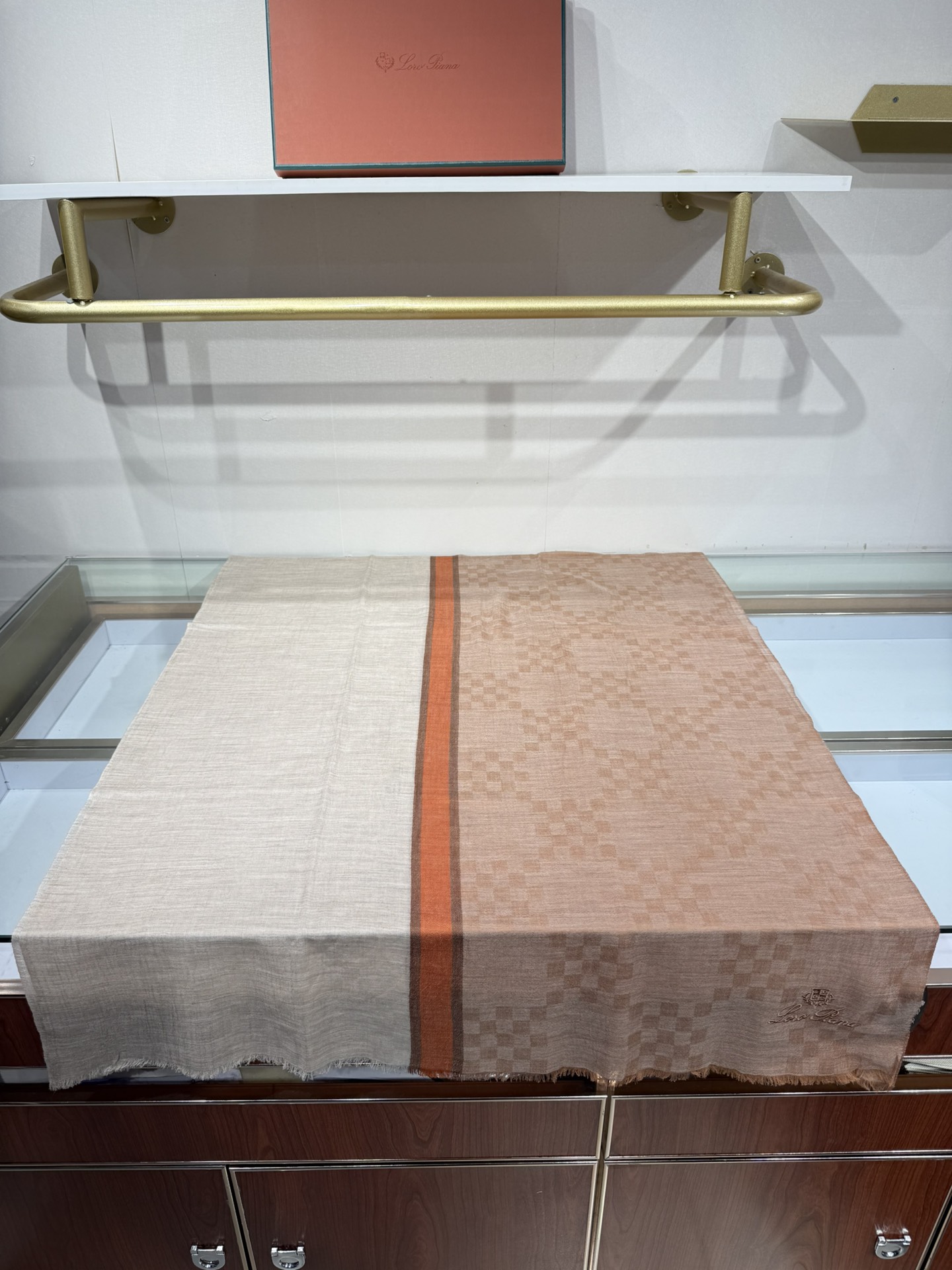 💟Loro Piana LP 最新独家供应十年二十年都不过时！也只有LP羊绒围巾能把这么看似简单外观的围