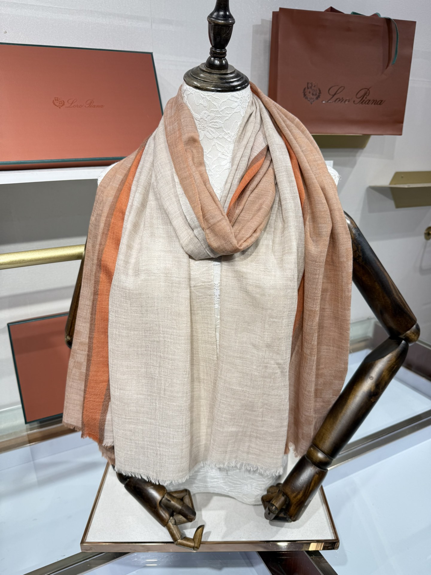 💟Loro Piana LP 最新独家供应十年二十年都不过时！也只有LP羊绒围巾能把这么看似简单外观的围