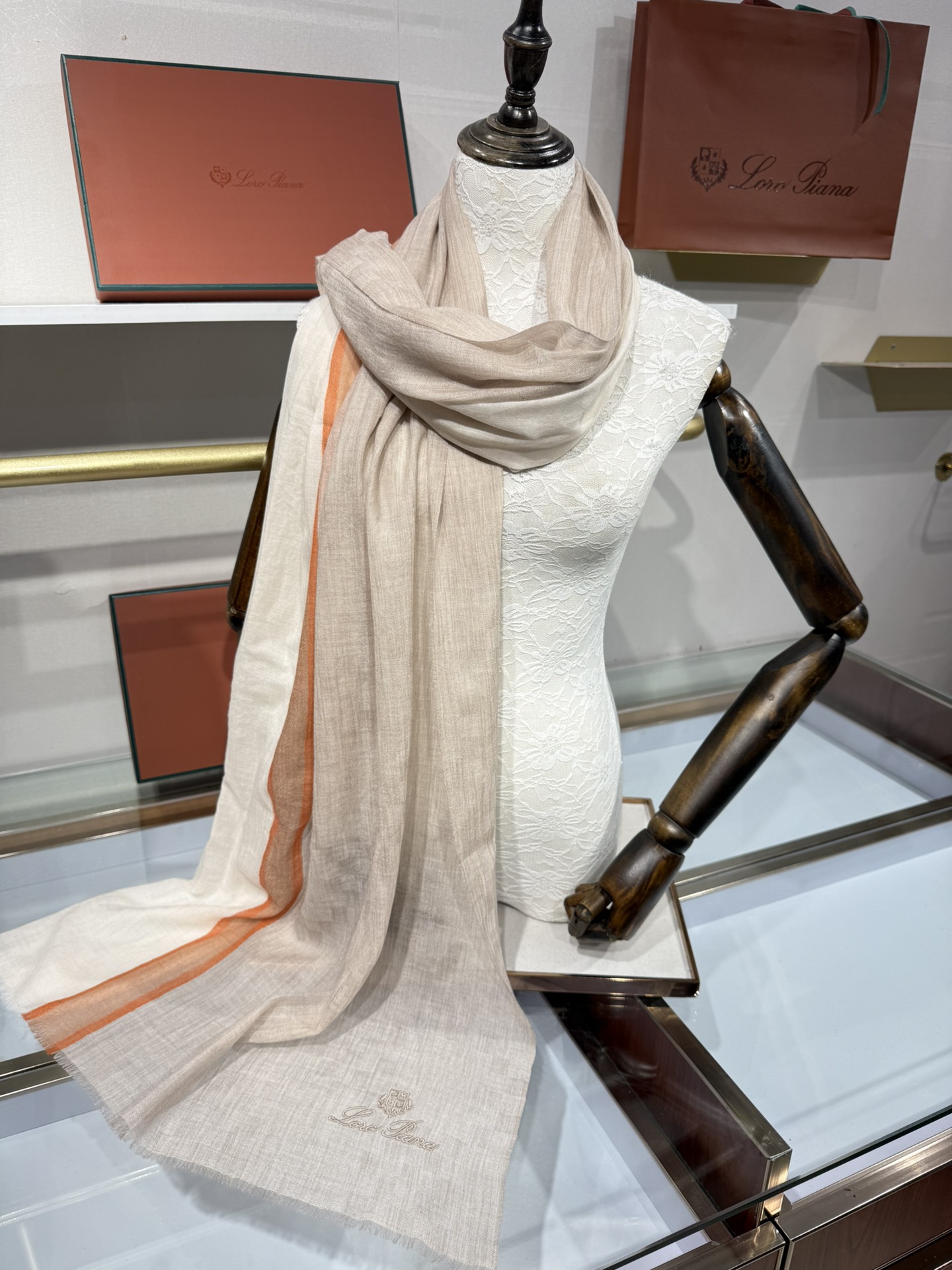 💟Loro Piana LP 最新独家供应十年二十年都不过时！也只有LP羊绒围巾能把这么看似简单外观的围